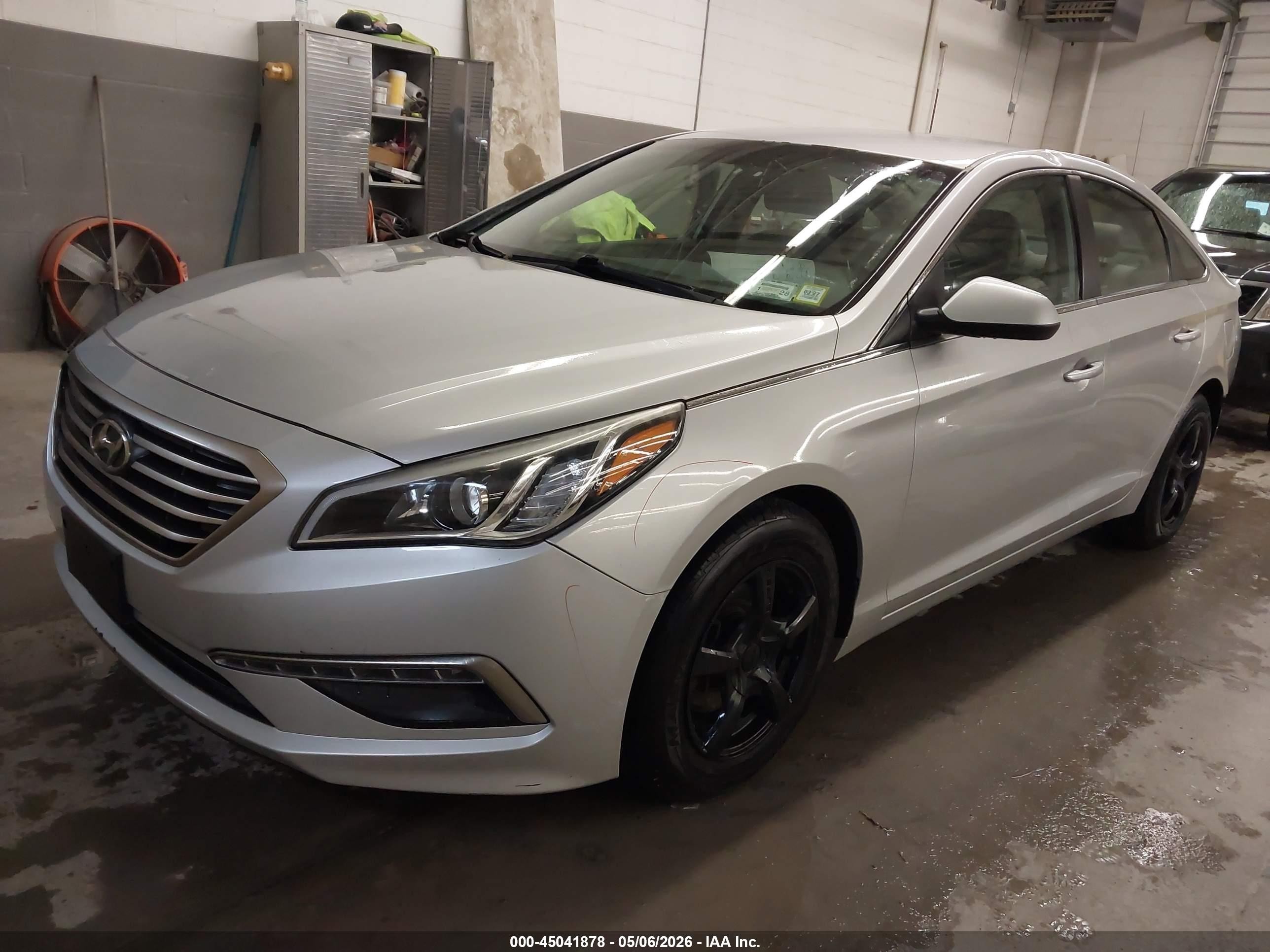 2015 Hyundai Sonata Se Серебряный vin: 5NPE24AF6FH110542