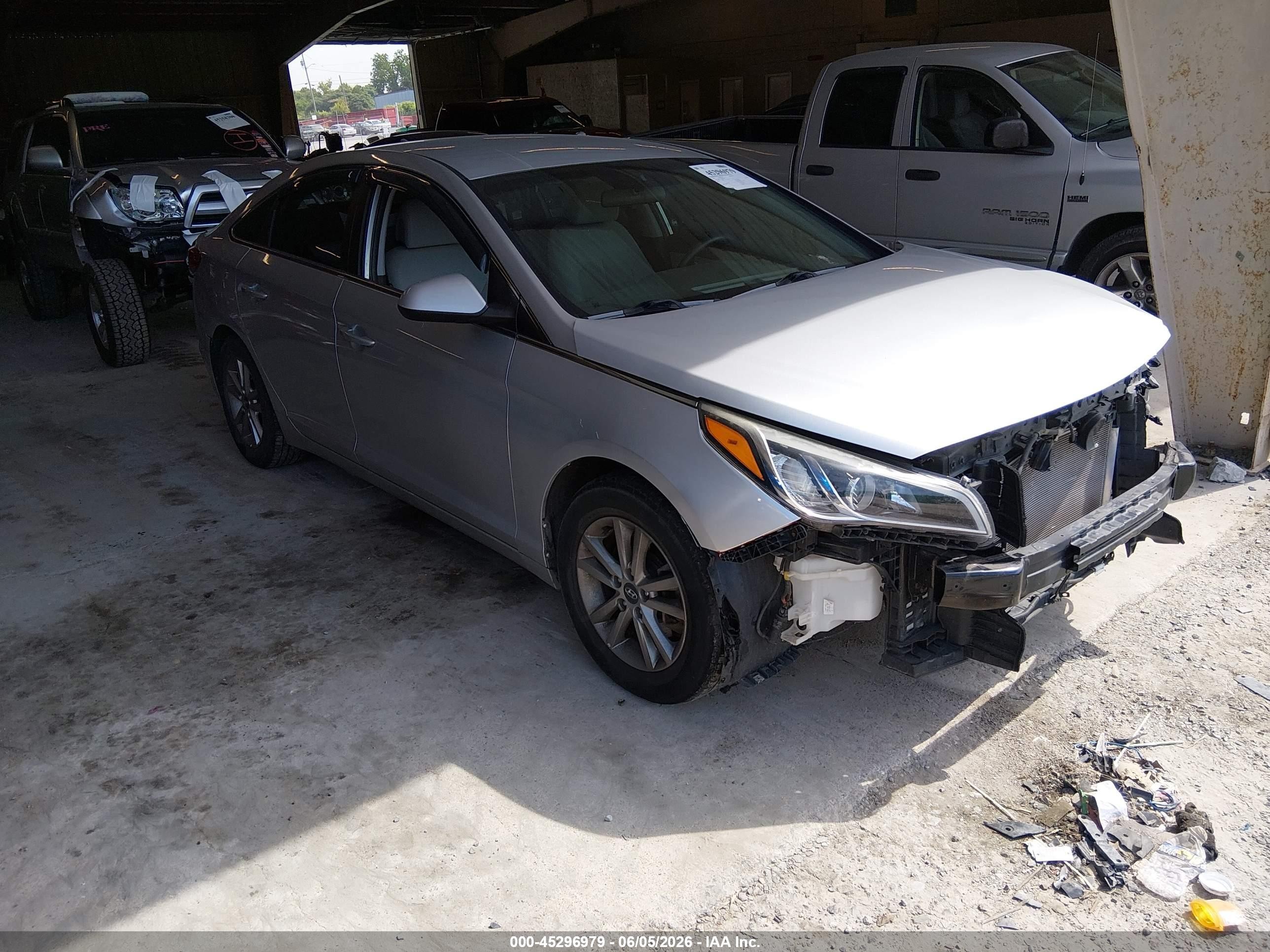 2017 Hyundai Sonata Silver vin: 5NPE24AF6HH441852