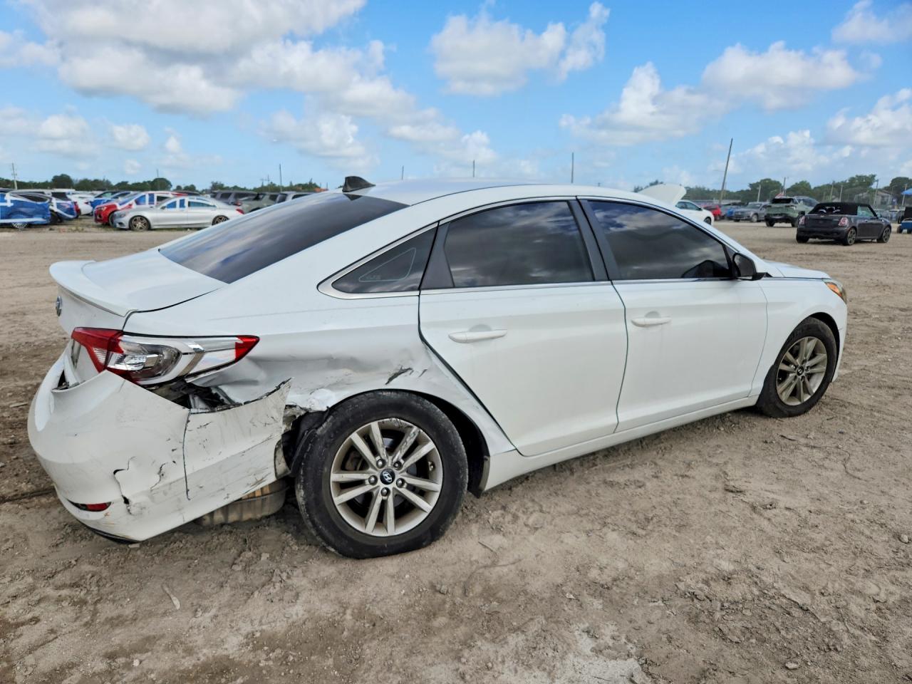 2015 Hyundai Sonata Se White vin: 5NPE24AF8FH067371