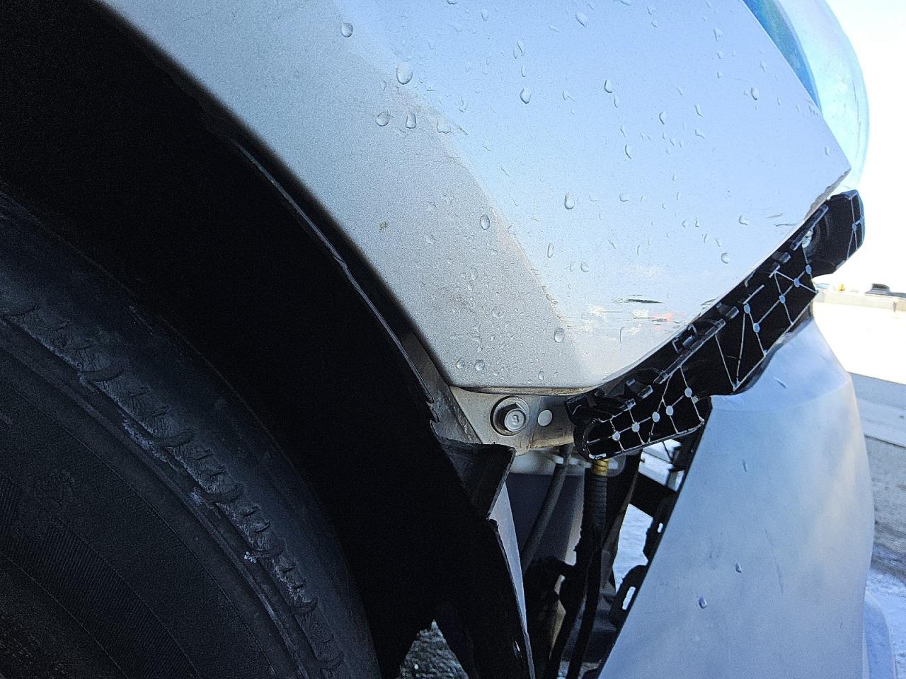 2015 Hyundai Sonata Se Серебряный vin: 5NPE24AF8FH146474 Damage: Right Front Fender, Dent(S) W/ Paint Dmg, 1 To 2 Inches