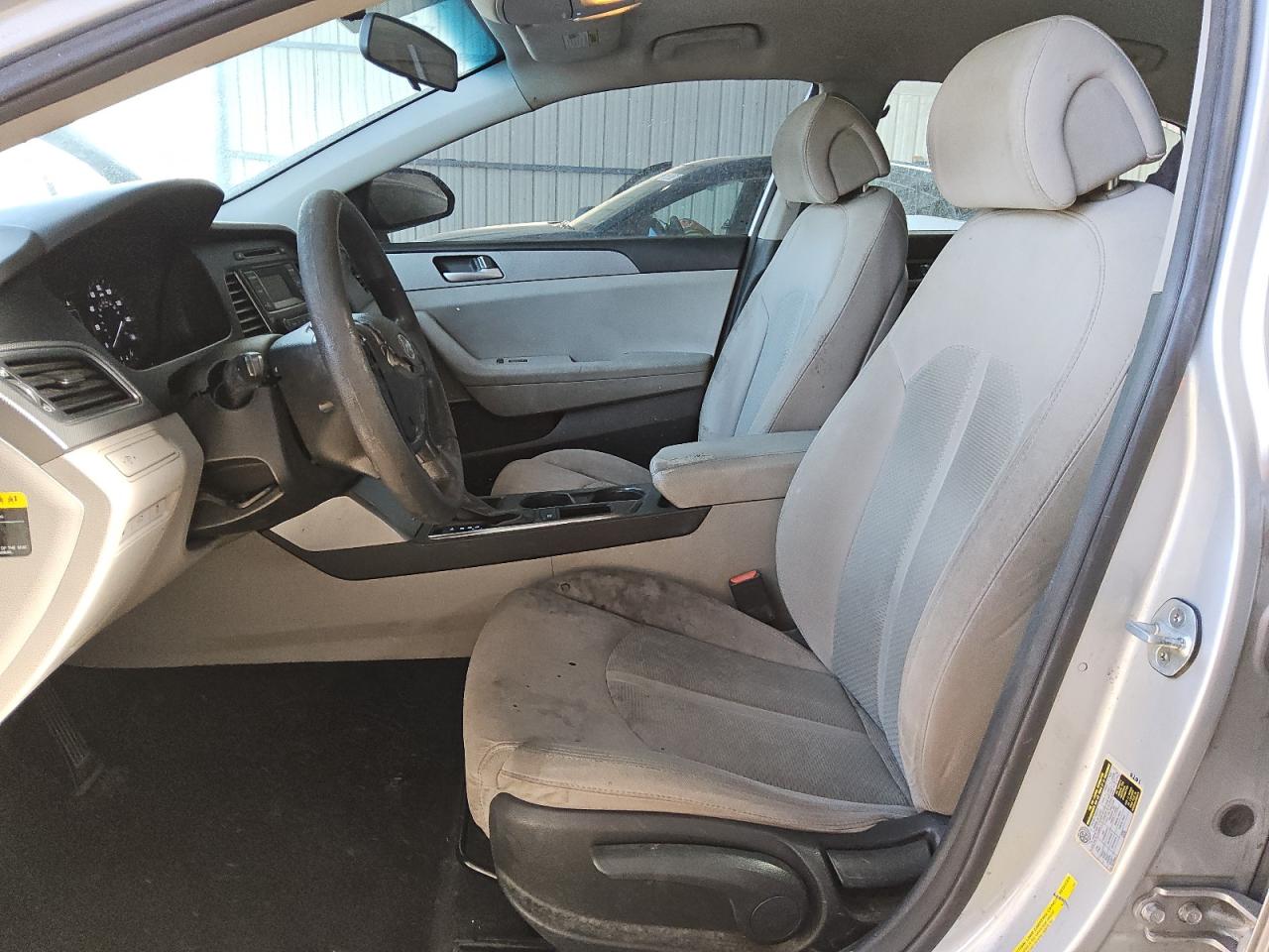 2015 Hyundai Sonata Se Серебряный vin: 5NPE24AF8FH146474 Damage: Left Front Seat, Stained, Permanent
