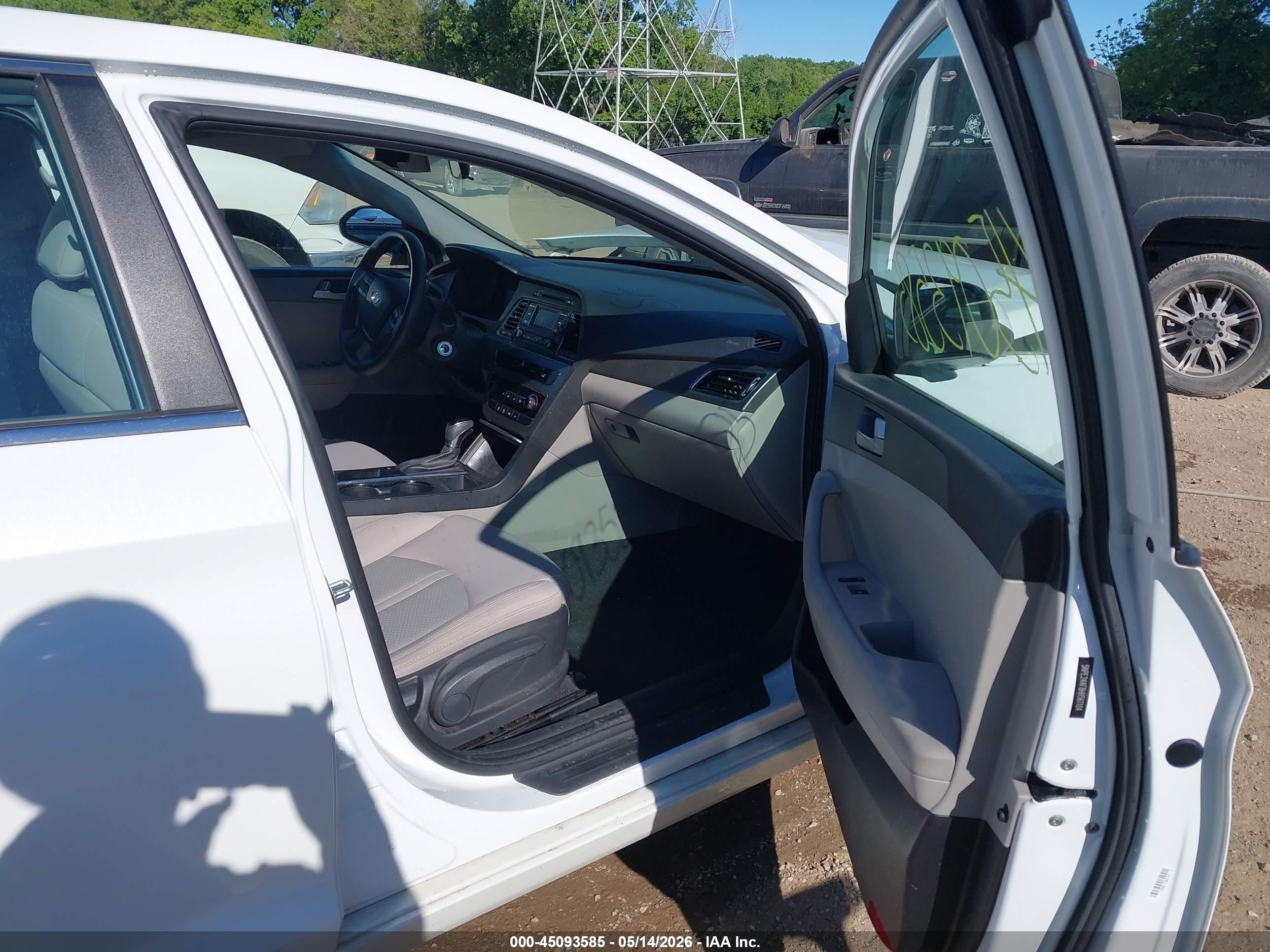 2017 Hyundai Sonata White vin: 5NPE24AF8HH561104