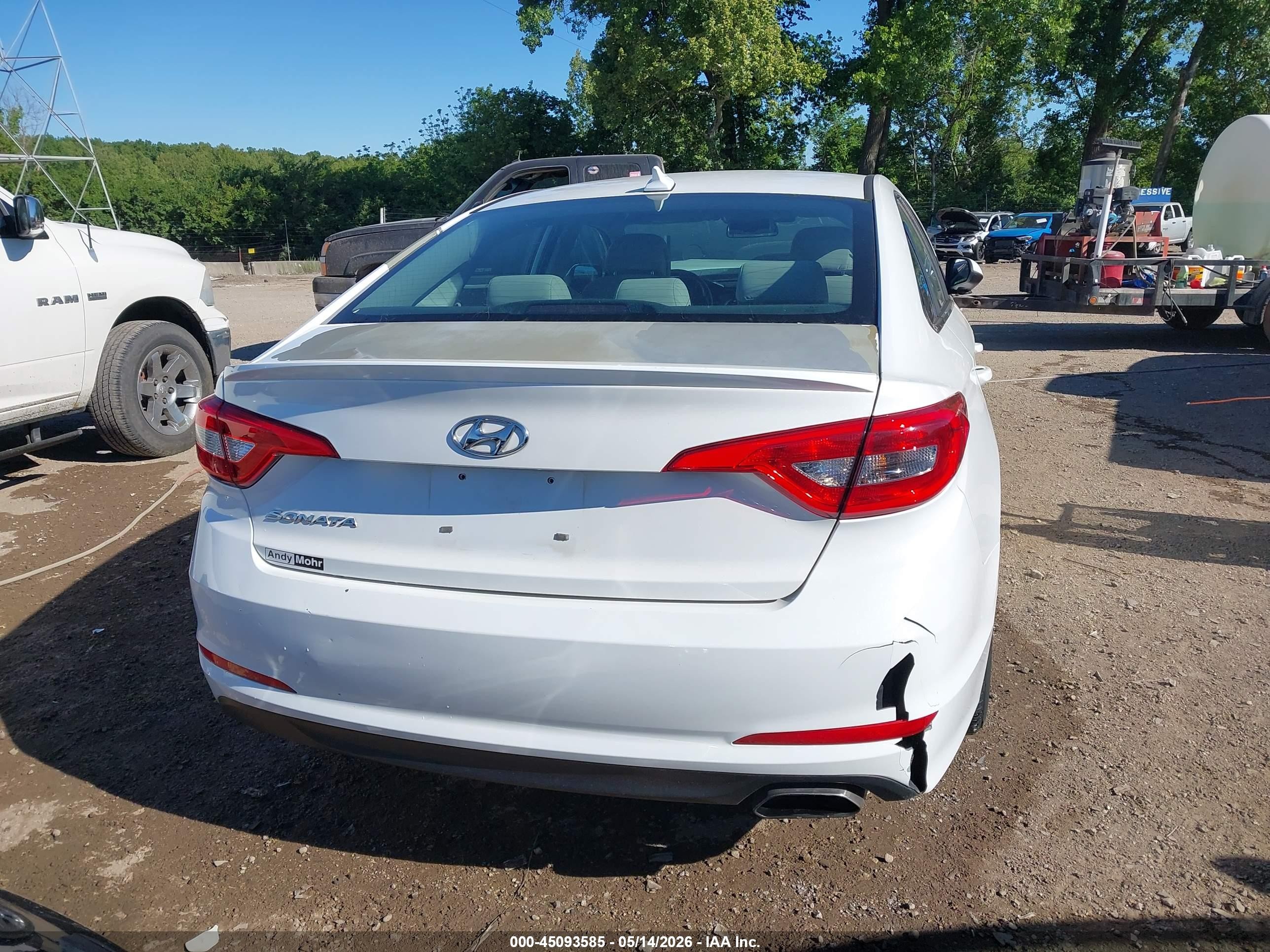 2017 Hyundai Sonata White vin: 5NPE24AF8HH561104