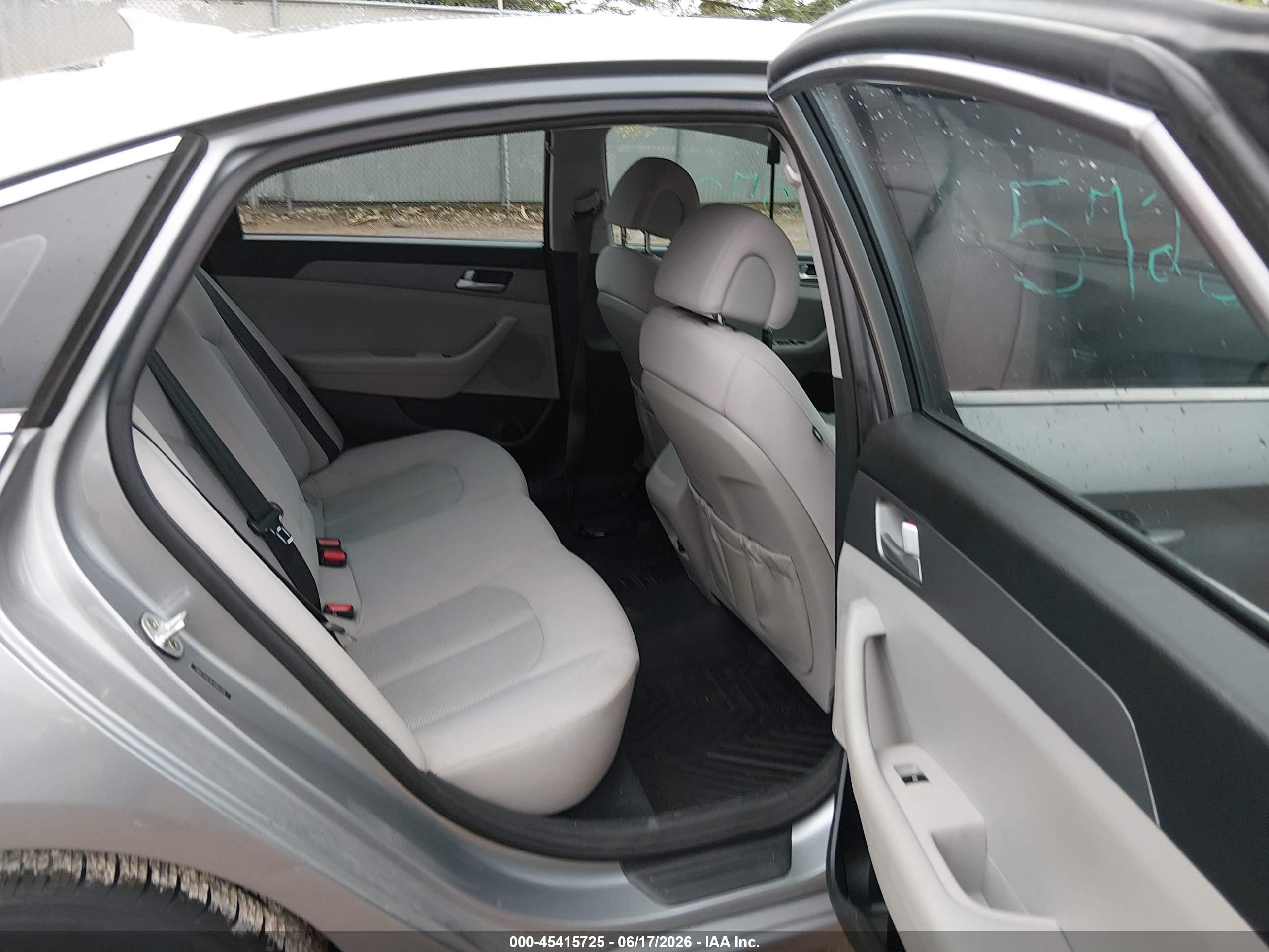 2015 Hyundai Sonata Se Silver vin: 5NPE24AF9FH091209