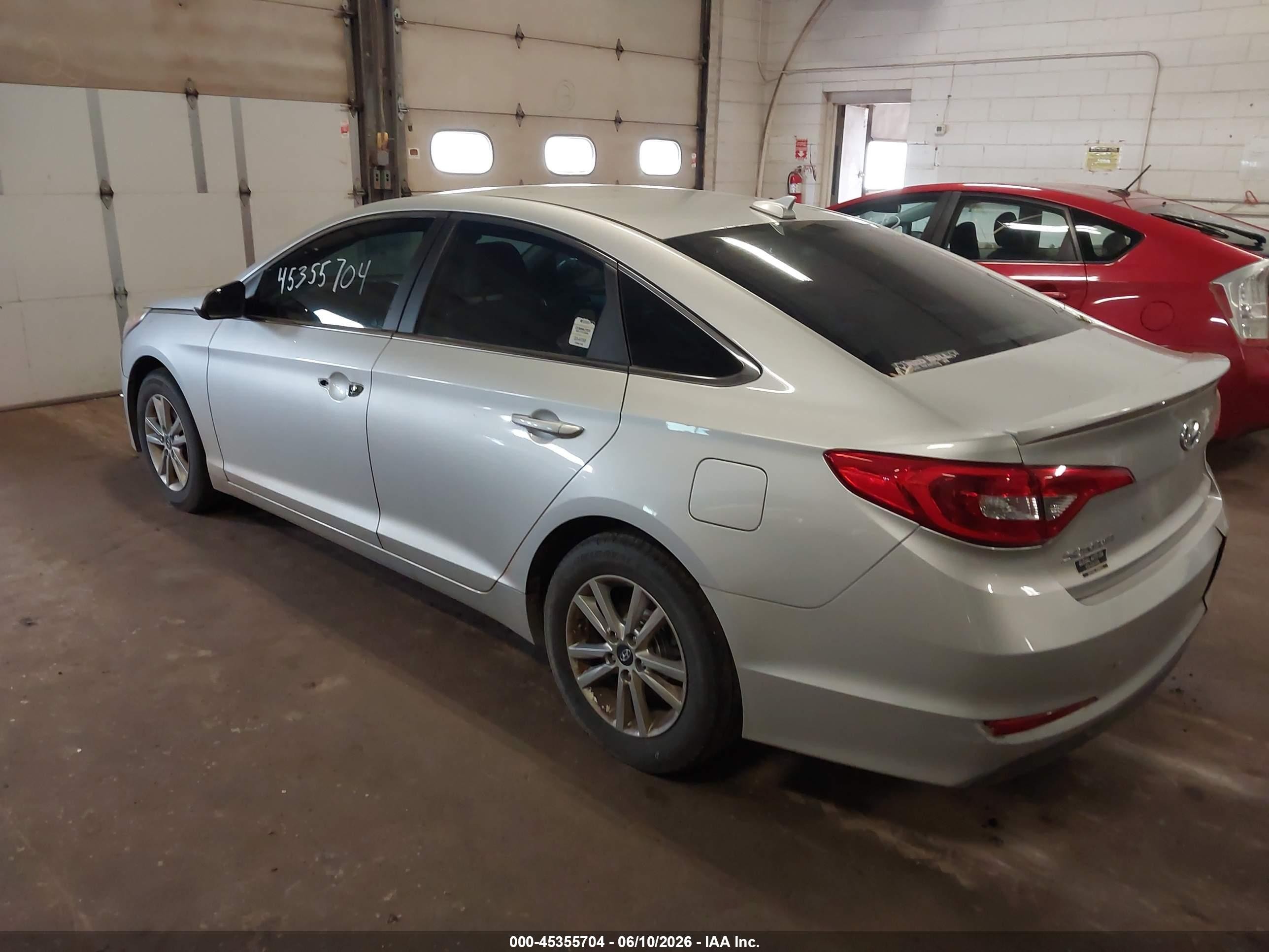 2017 Hyundai Sonata   Silver vin: 5NPE24AF9HH533649