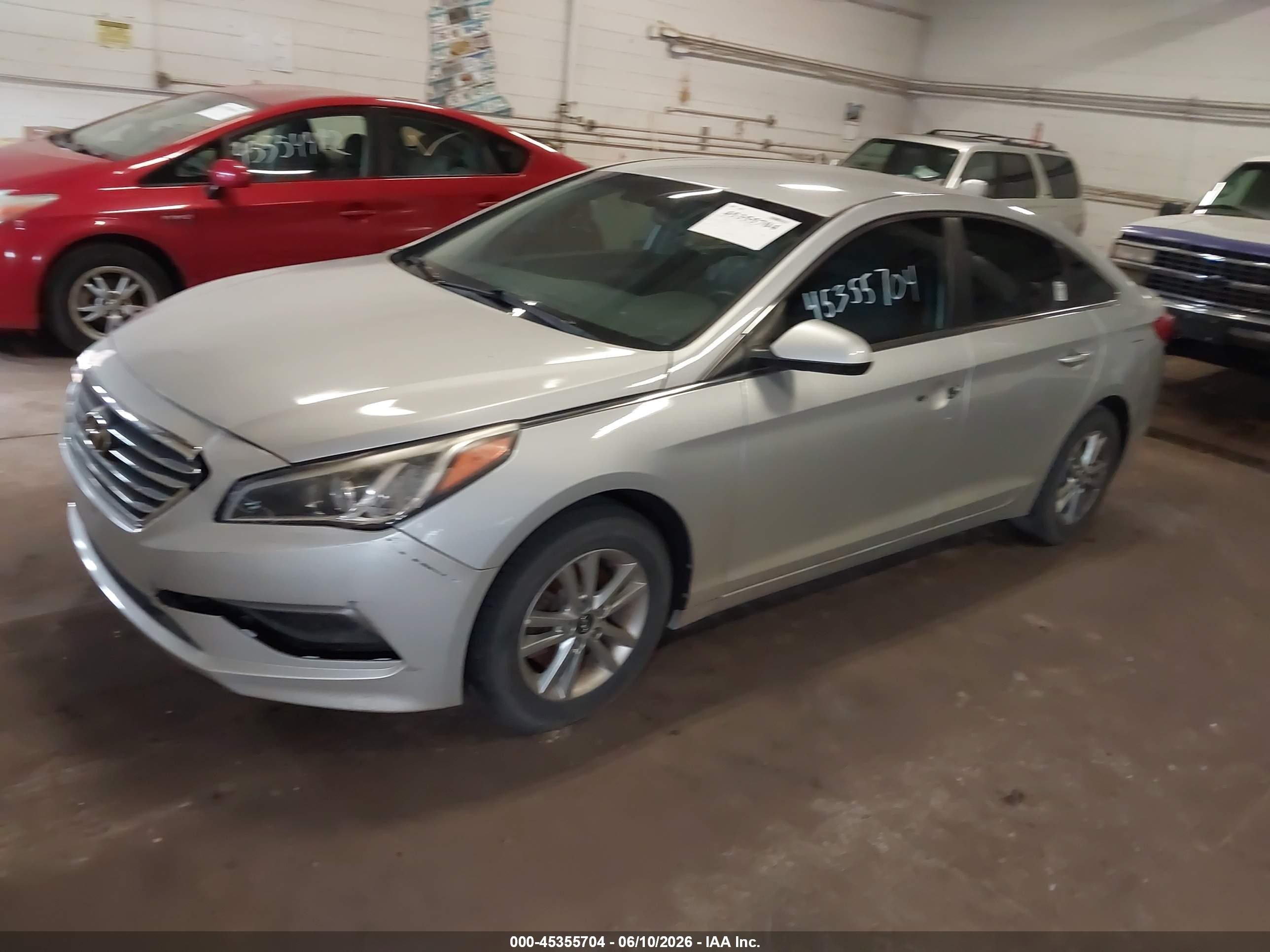 2017 Hyundai Sonata   Silver vin: 5NPE24AF9HH533649