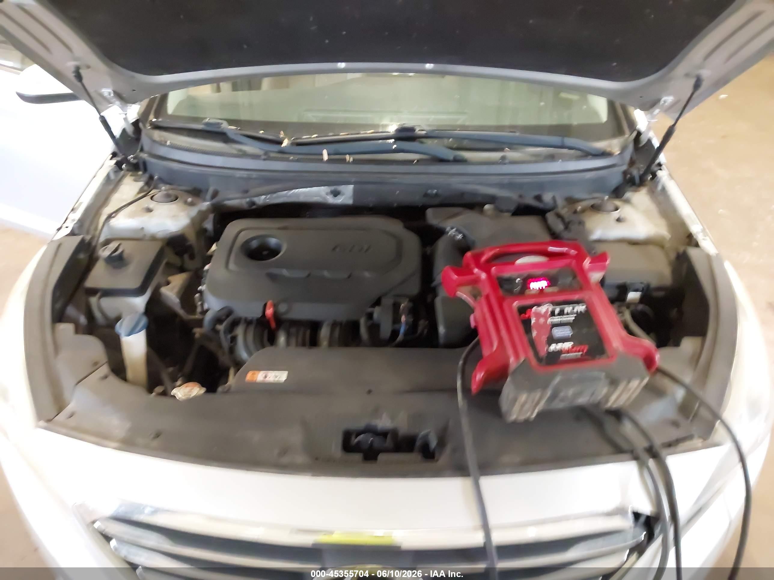 2017 Hyundai Sonata   Silver vin: 5NPE24AF9HH533649