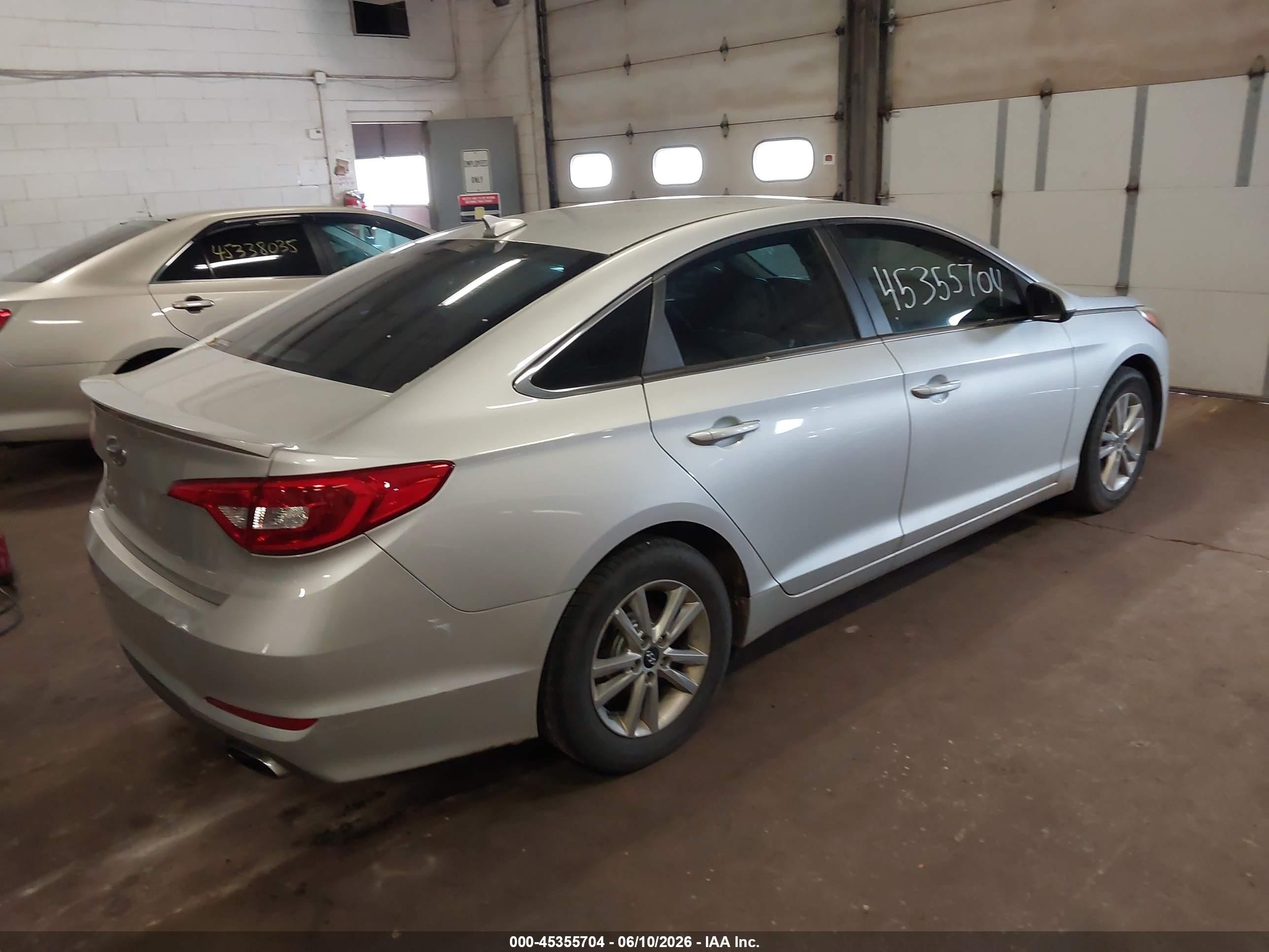 2017 Hyundai Sonata   Silver vin: 5NPE24AF9HH533649