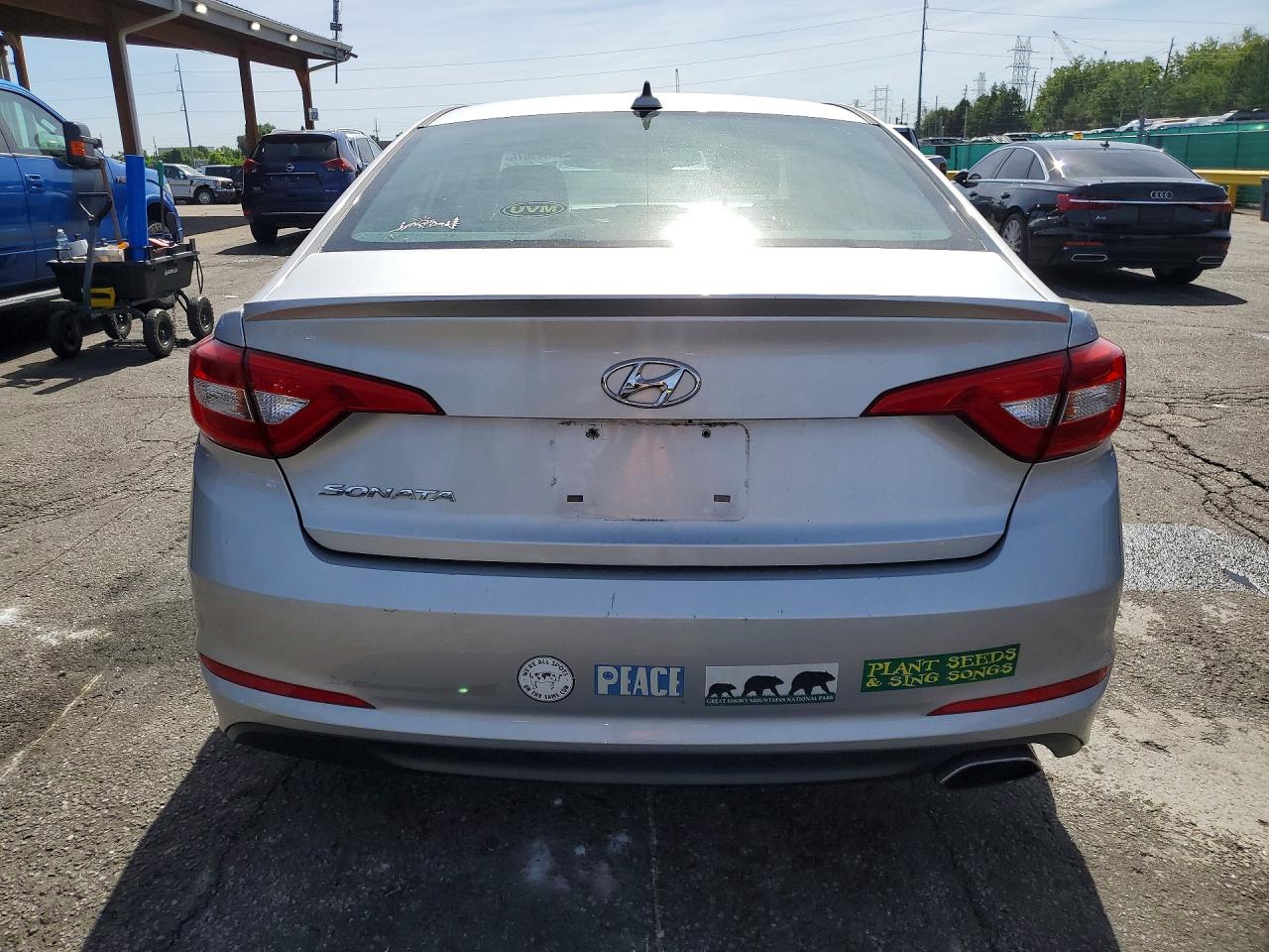 2015 Hyundai Sonata Se Серебряный vin: 5NPE24AFXFH016728