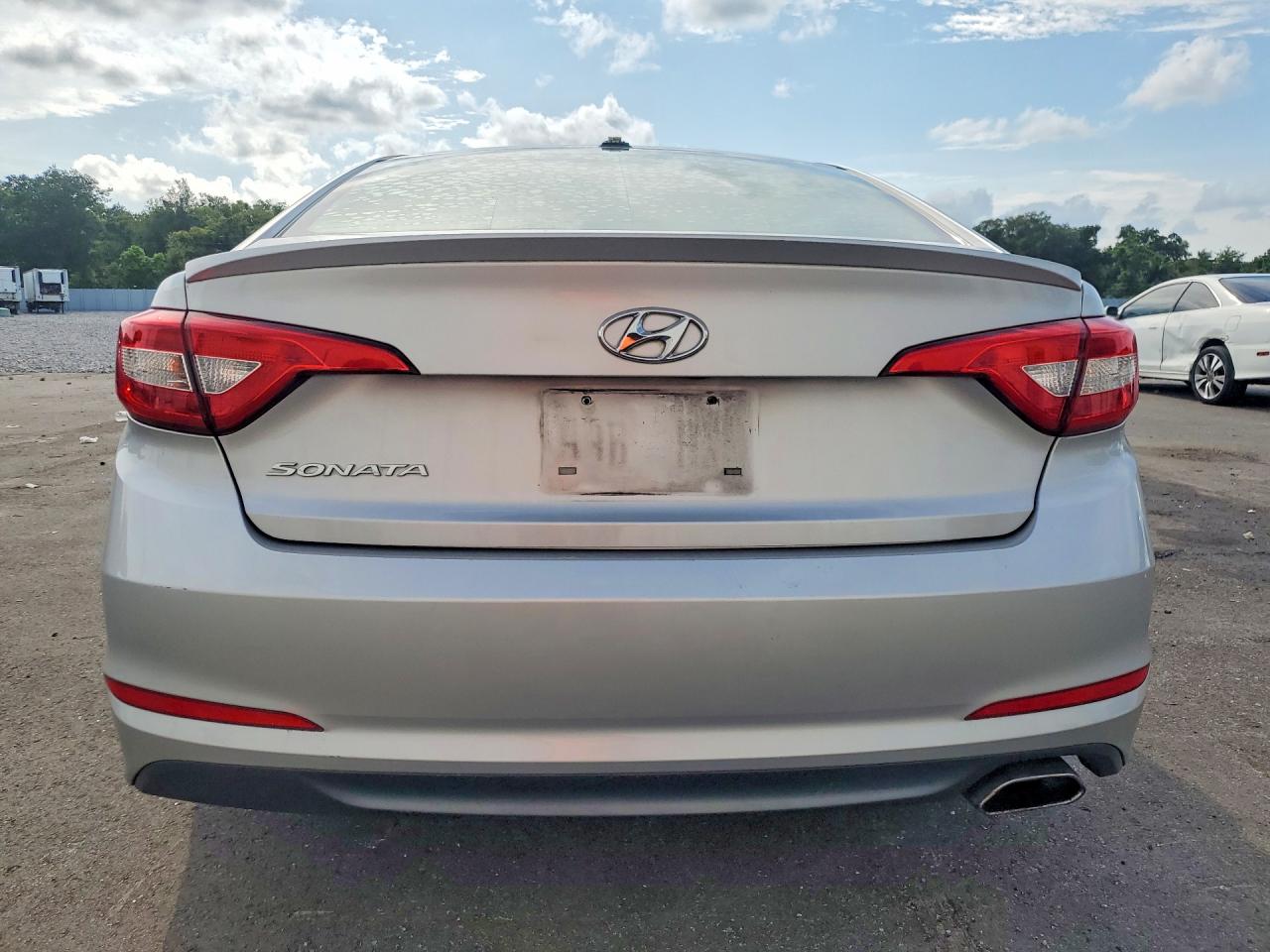 2015 Hyundai Sonata Se Серебряный vin: 5NPE24AFXFH149361
