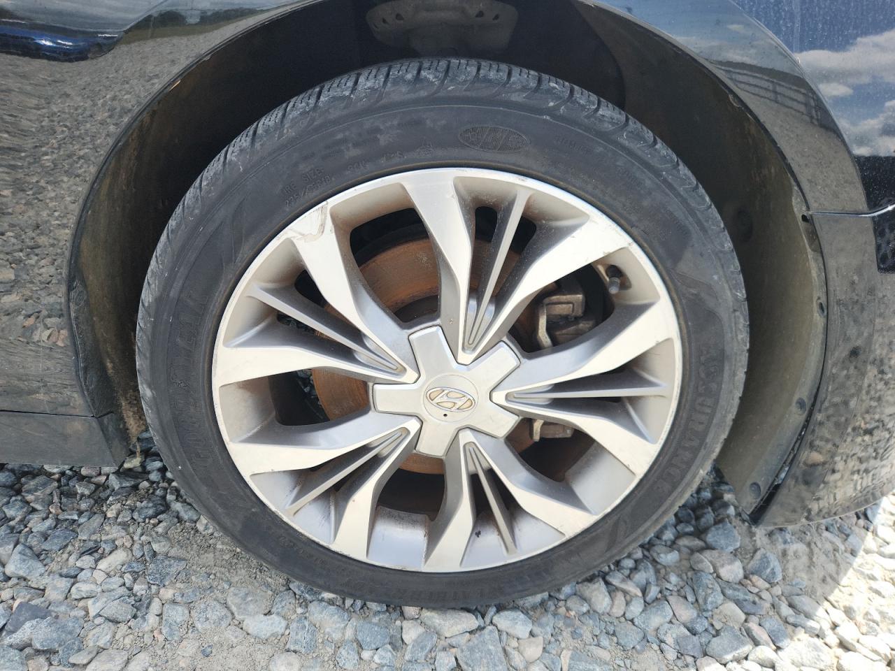 2015 Hyundai Sonata Limited 2.0t Black vin: 5NPE34AB1FH197454 Damage: Right Front Wheel, Curb Rash, > 12 Inches