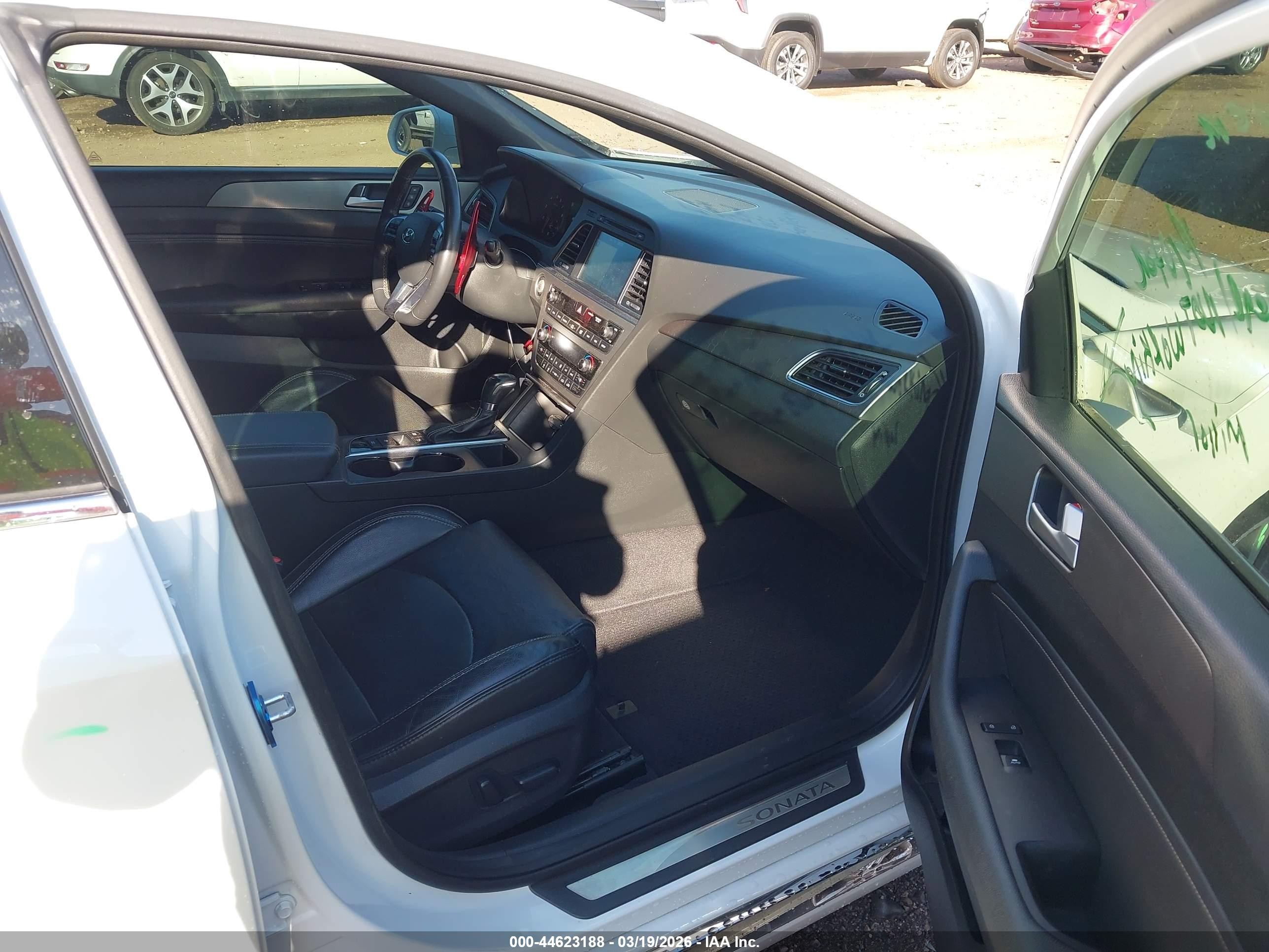 2015 Hyundai Sonata Limited 2.0t Белый vin: 5NPE34AB1FH253389