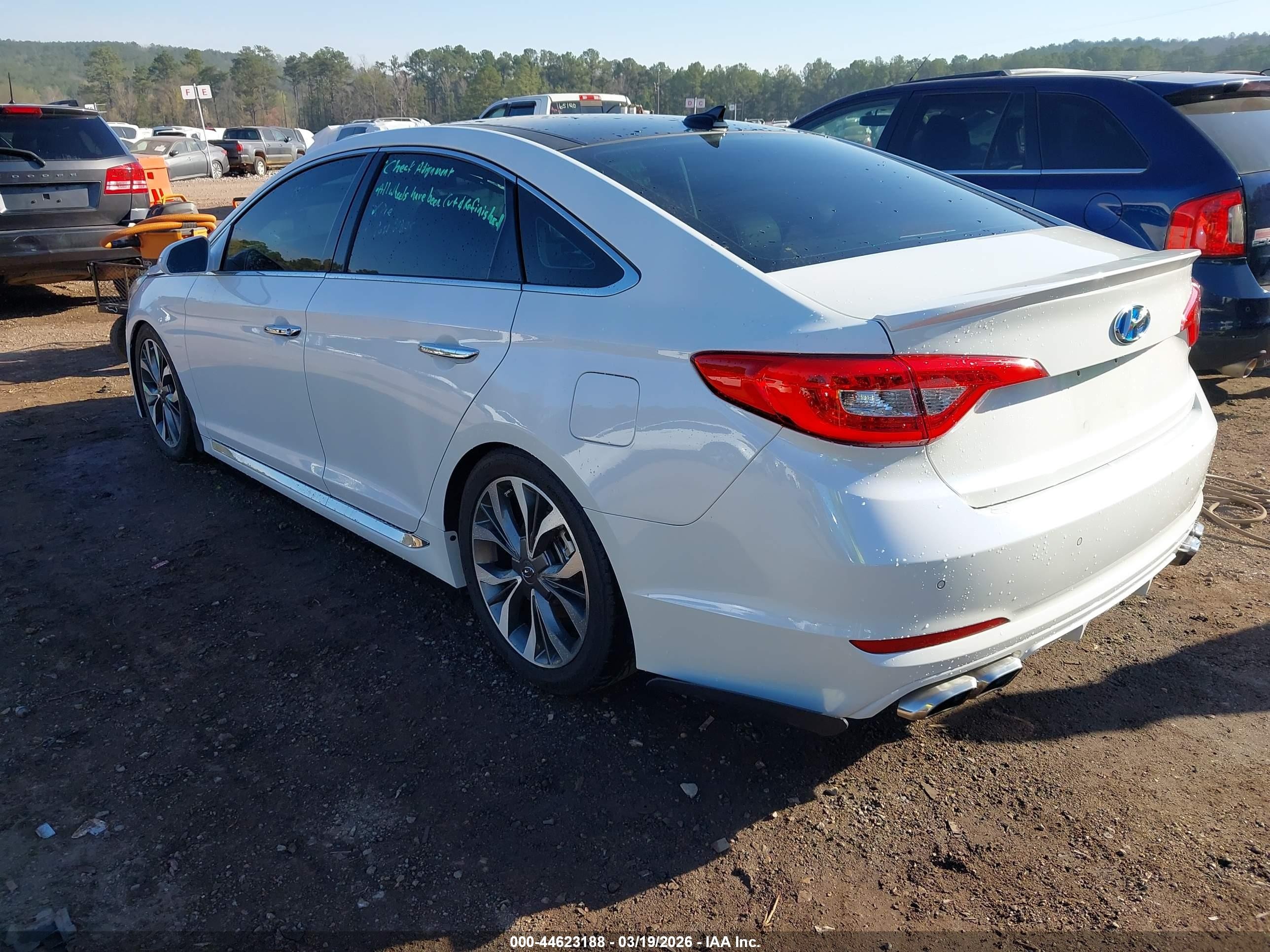 2015 Hyundai Sonata Limited 2.0t Белый vin: 5NPE34AB1FH253389