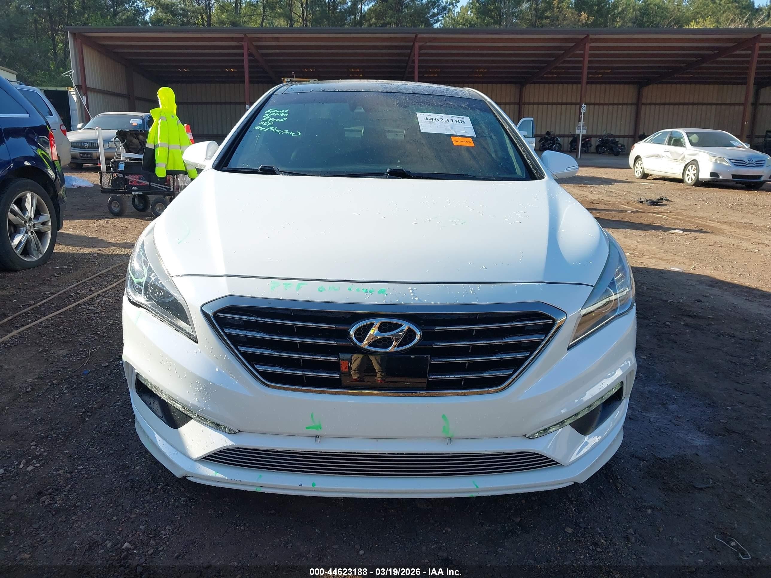 2015 Hyundai Sonata Limited 2.0t Белый vin: 5NPE34AB1FH253389