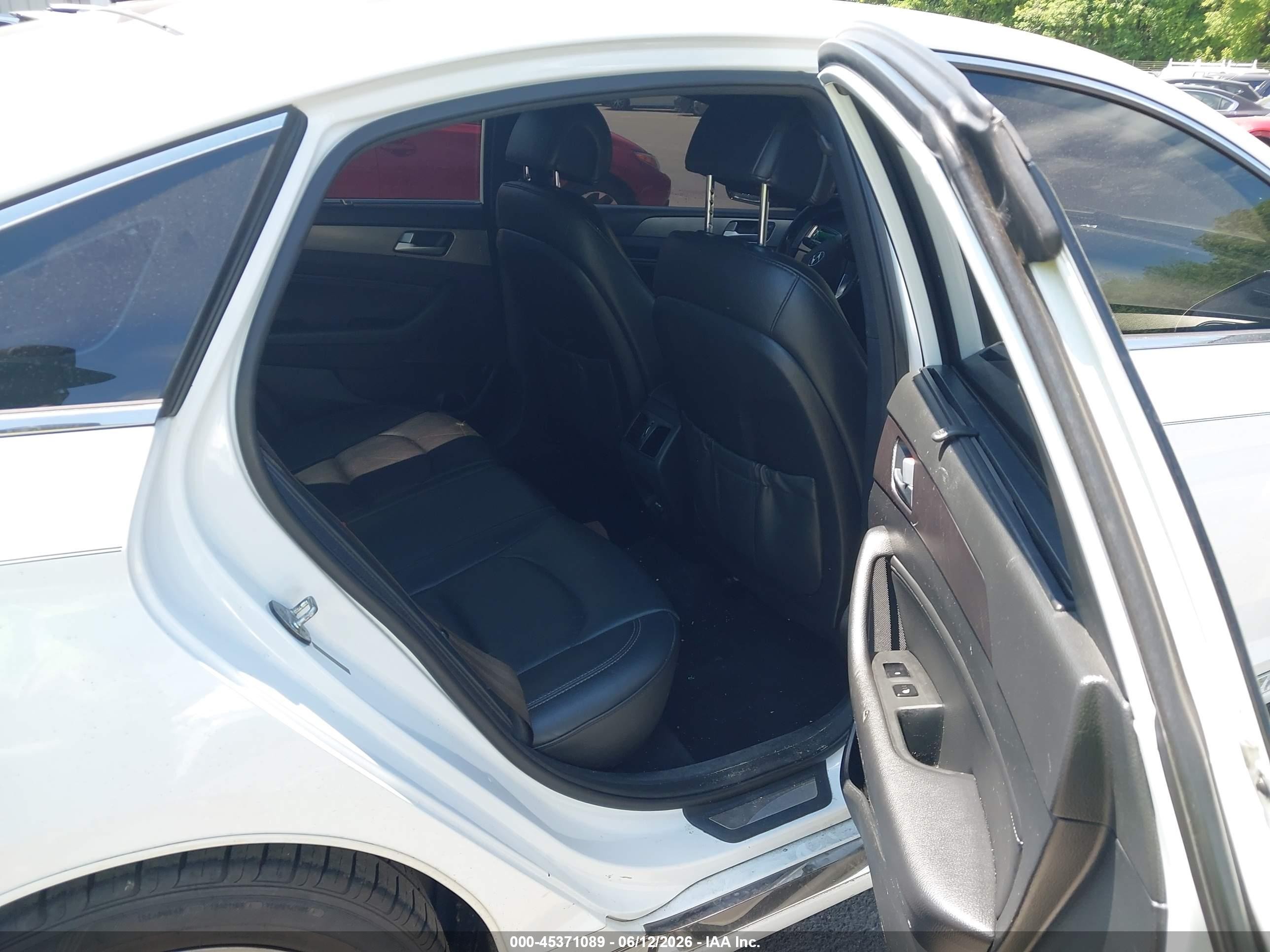 2015 Hyundai Sonata Limited 2.0t White vin: 5NPE34AB2FH126442