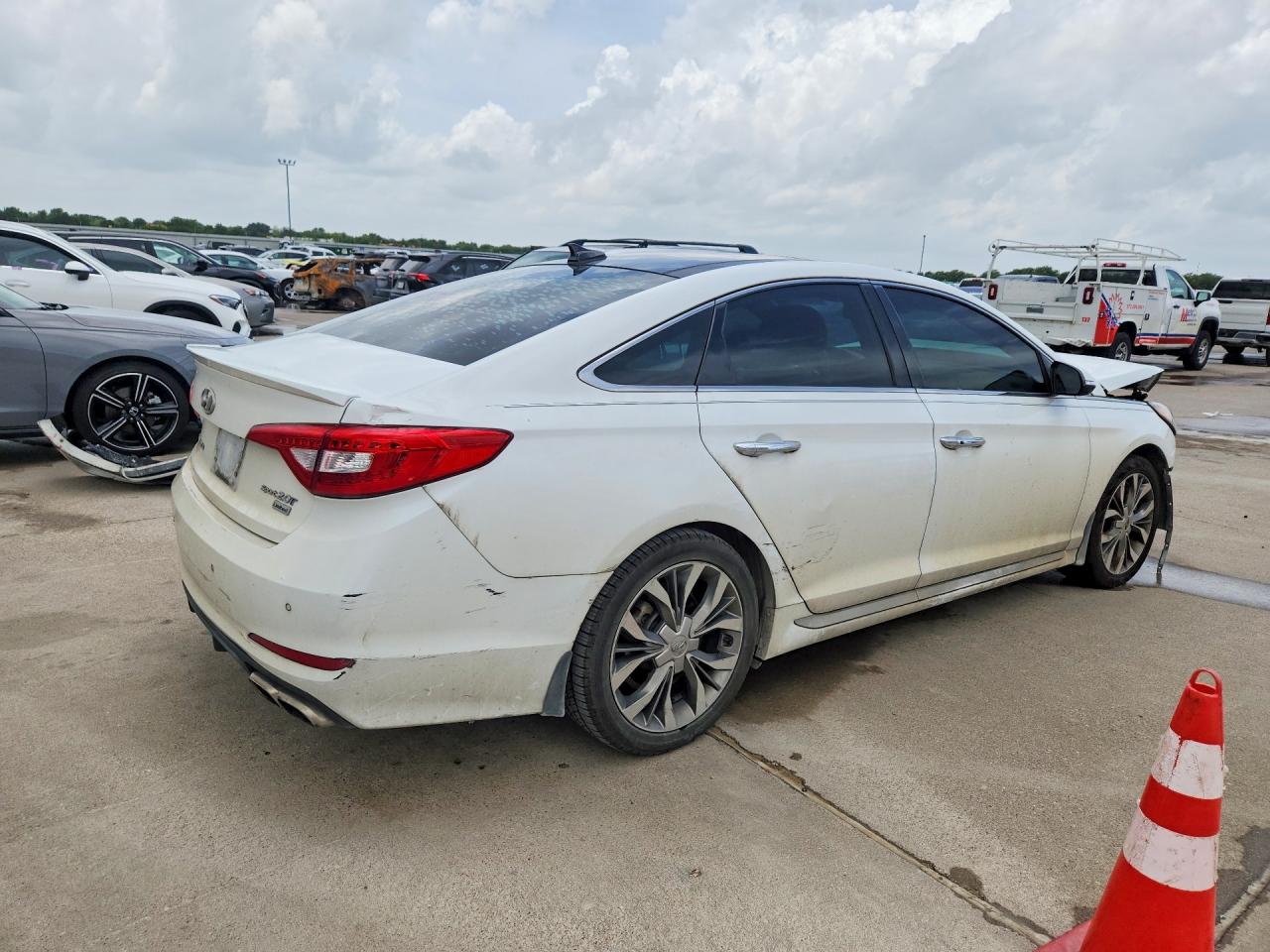 2015 Hyundai Sonata Limited 2.0t White vin: 5NPE34AB2FH149672