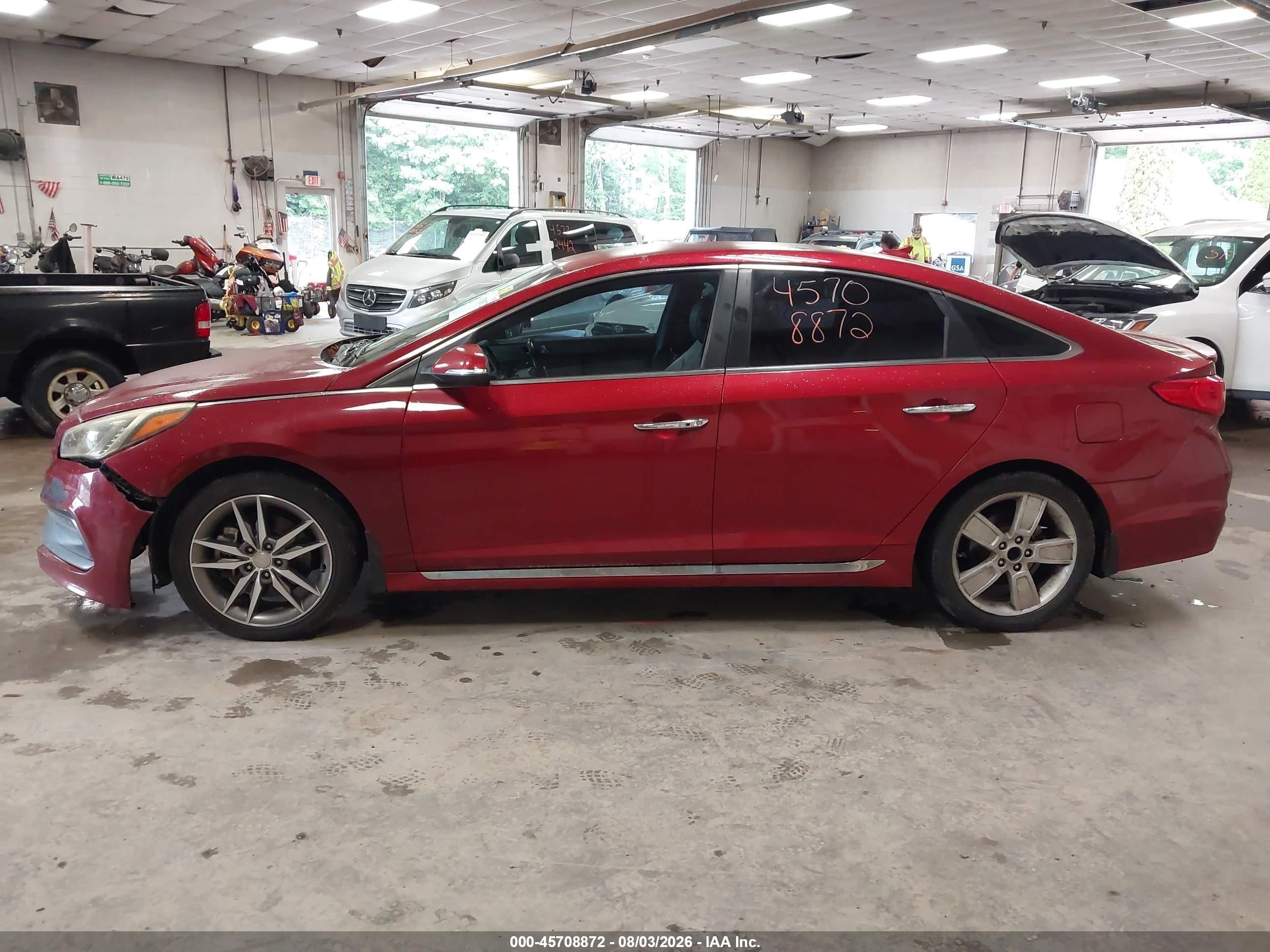 2015 Hyundai Sonata Sport 2.0t Красный vin: 5NPE34AB2FH157352