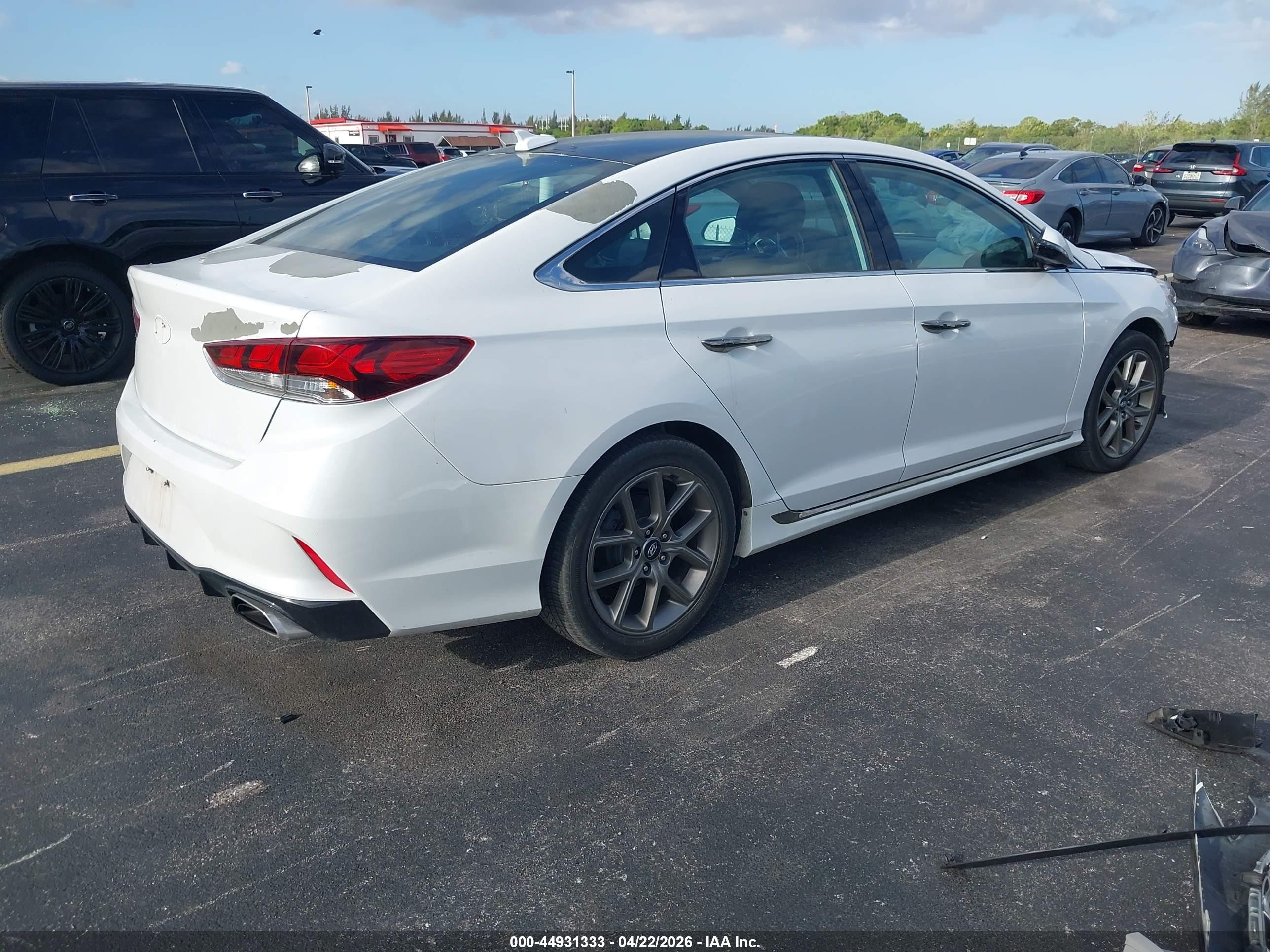 2018 Hyundai Sonata Sport 2.0t White vin: 5NPE34AB3JH634895