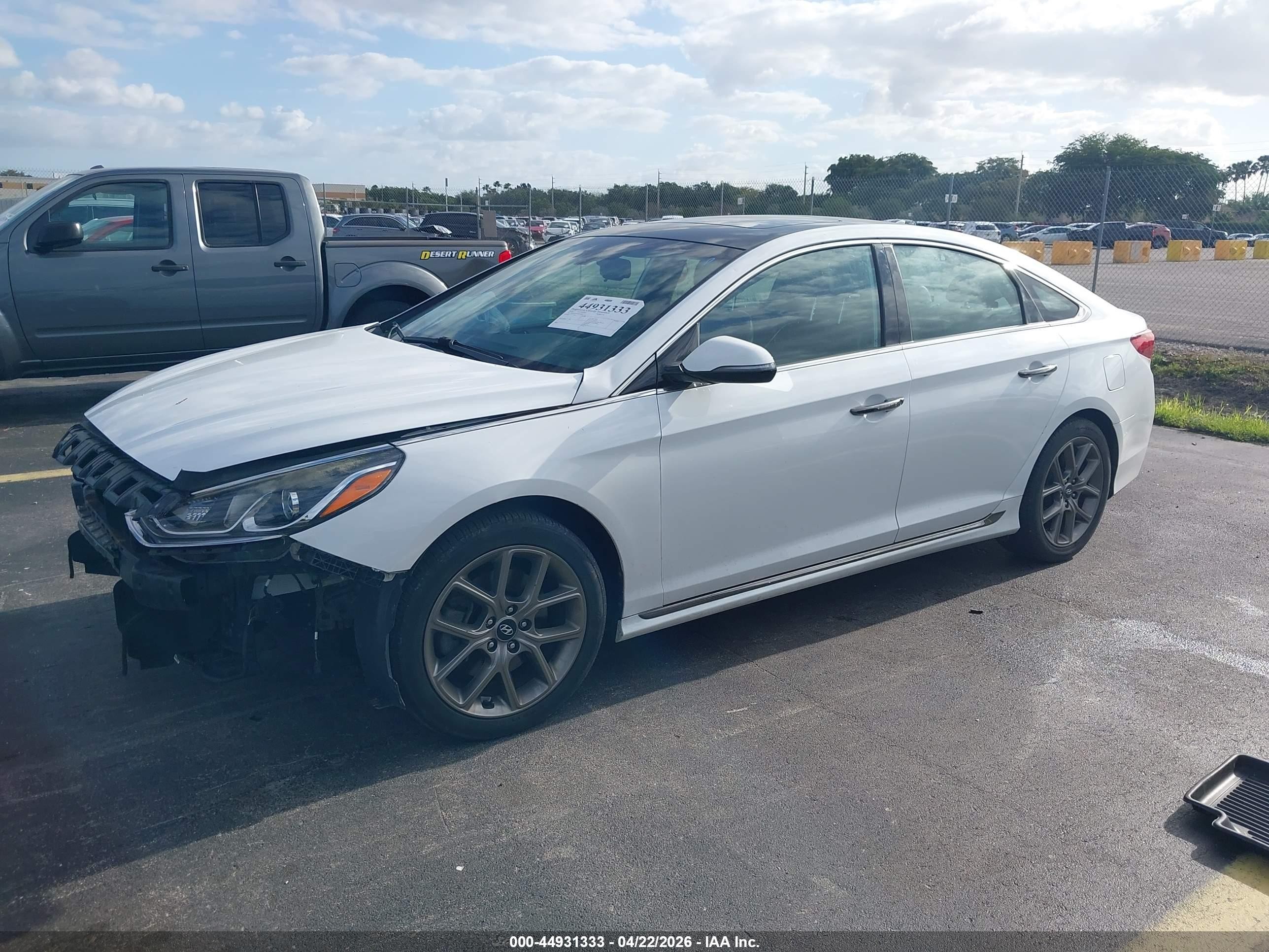 2018 Hyundai Sonata Sport 2.0t White vin: 5NPE34AB3JH634895