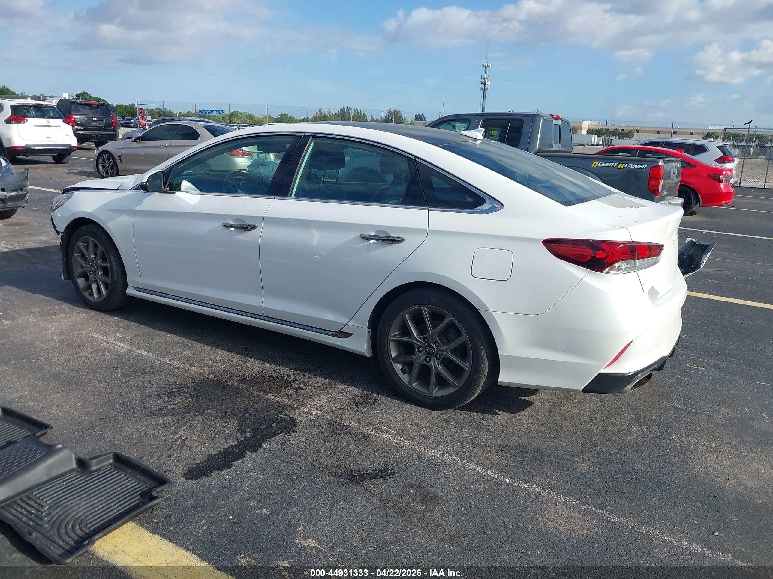 2018 Hyundai Sonata Sport 2.0t White vin: 5NPE34AB3JH634895
