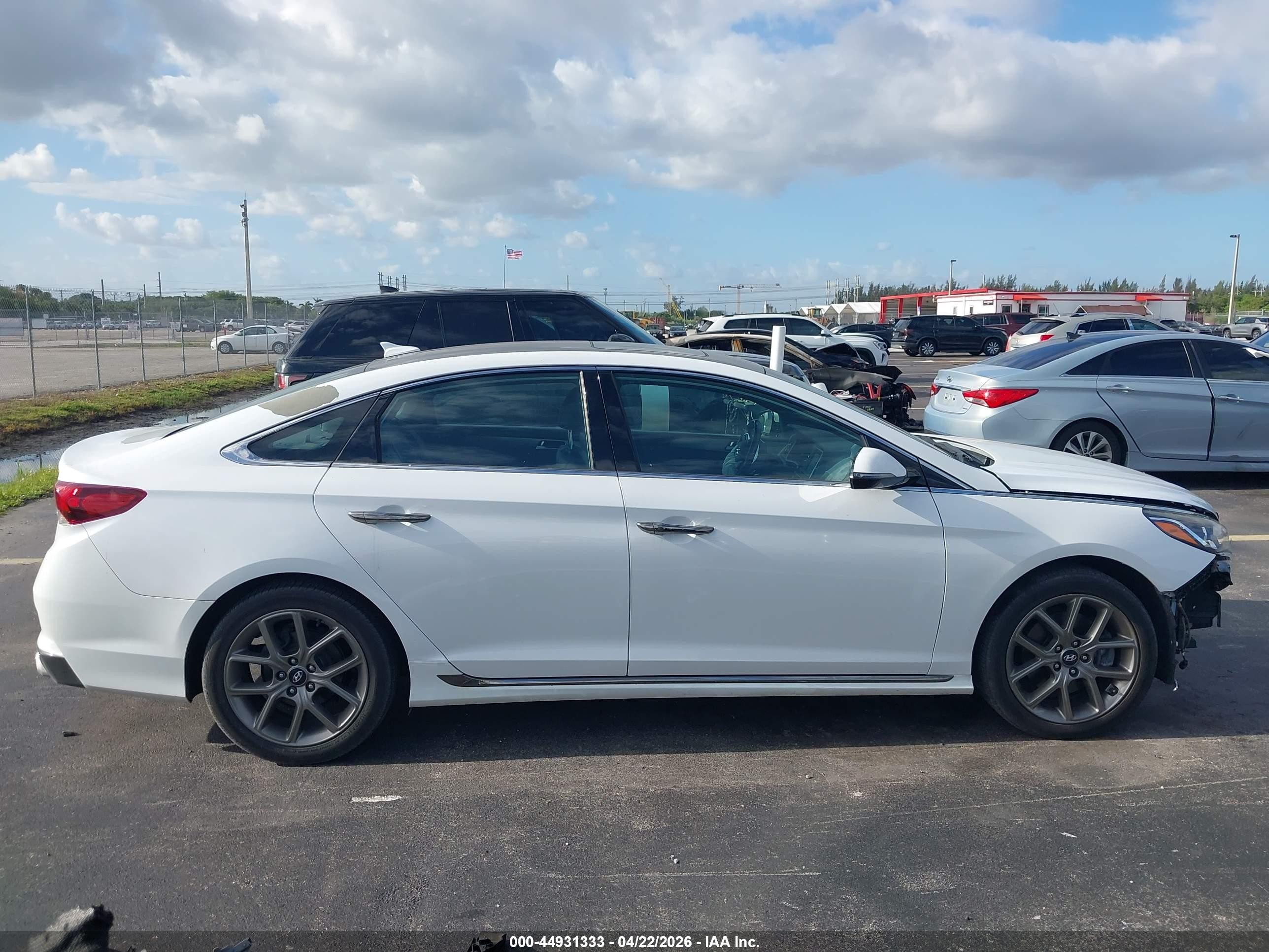 2018 Hyundai Sonata Sport 2.0t White vin: 5NPE34AB3JH634895