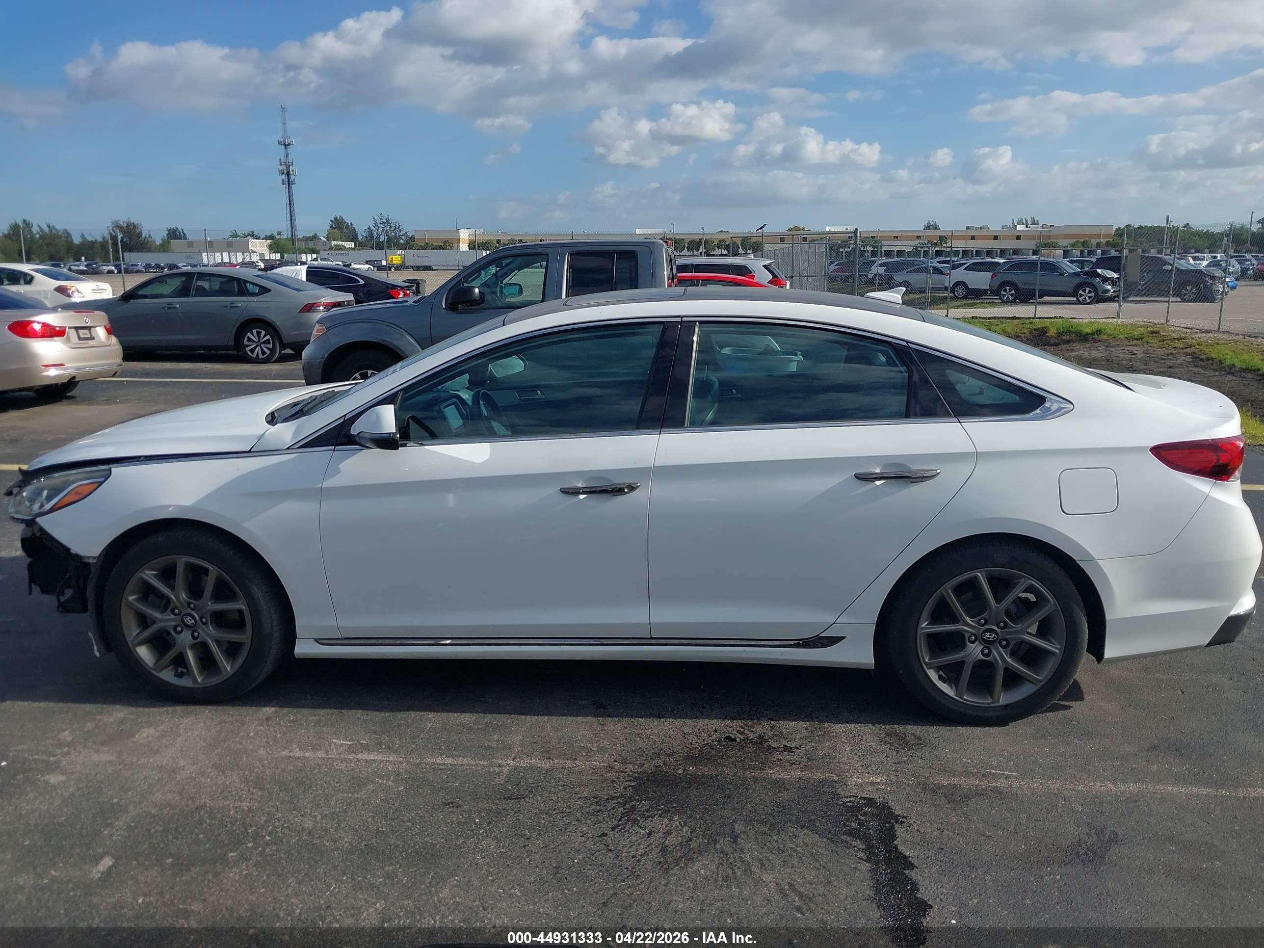 2018 Hyundai Sonata Sport 2.0t White vin: 5NPE34AB3JH634895