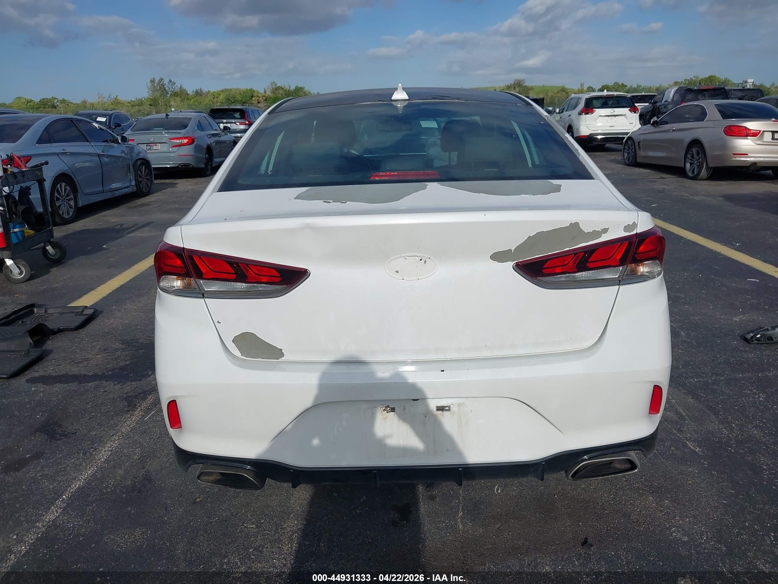 2018 Hyundai Sonata Sport 2.0t White vin: 5NPE34AB3JH634895