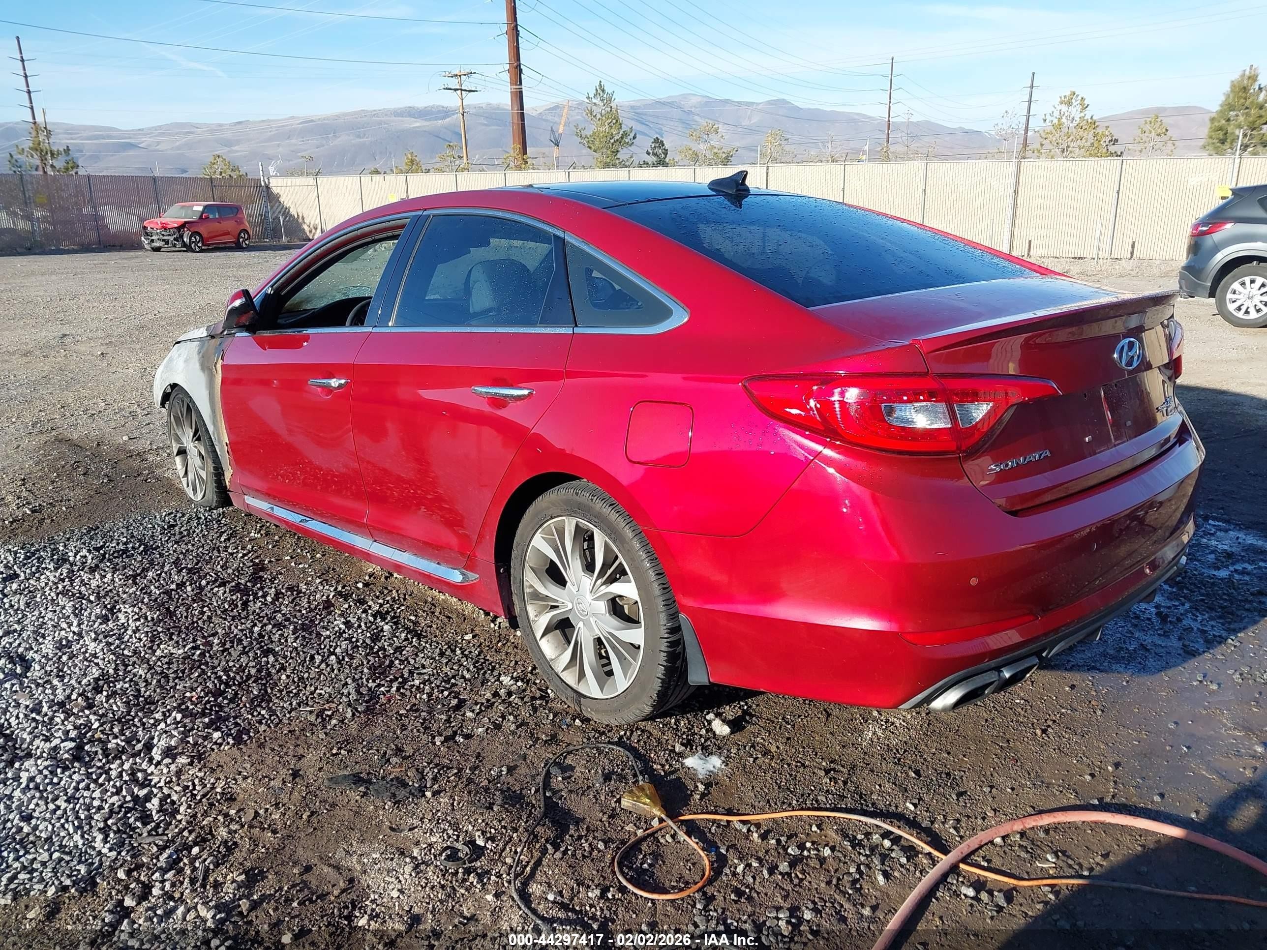 2015 Hyundai Sonata Limited 2.0t Red vin: 5NPE34AB4FH196606