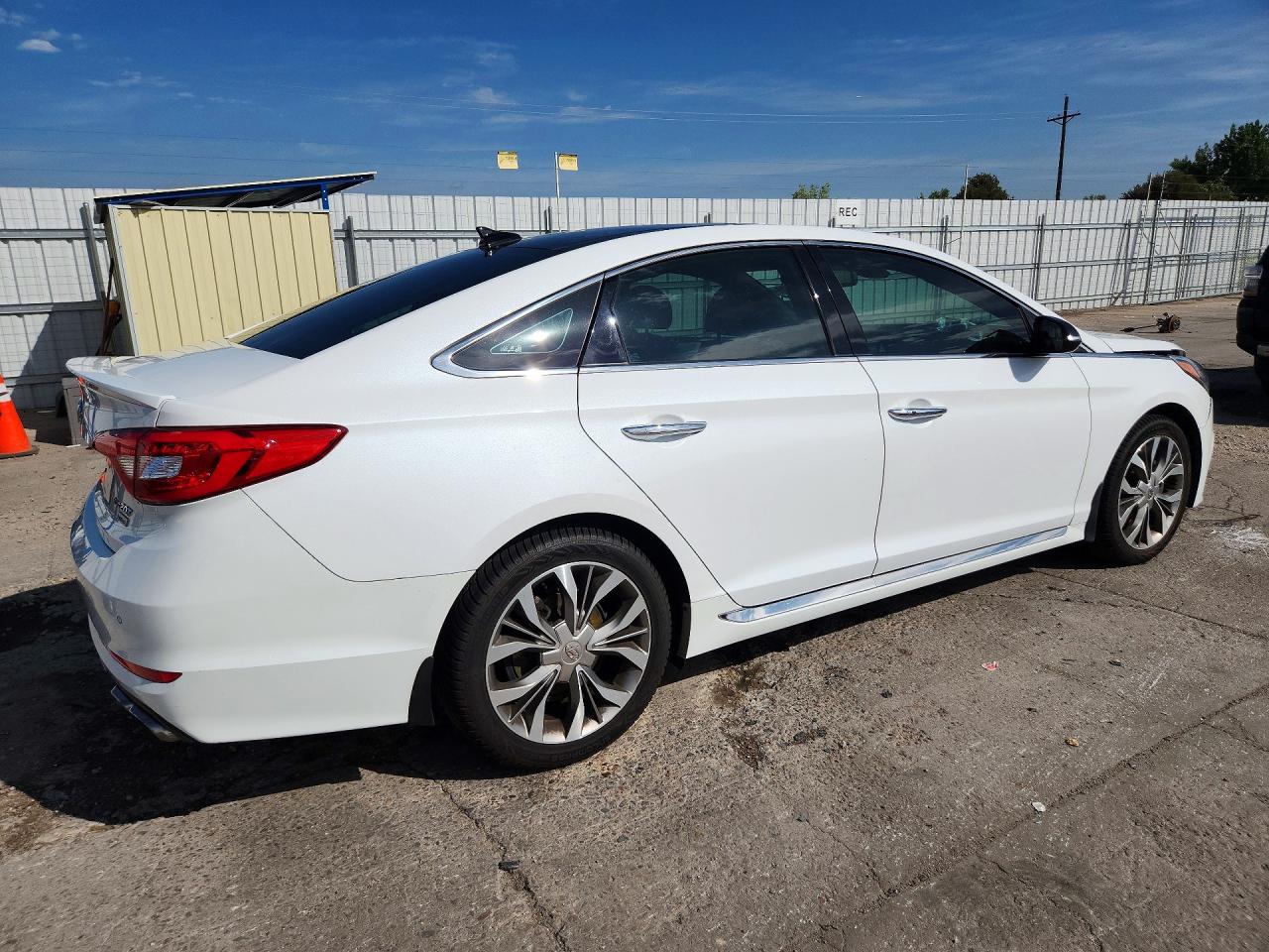 2015 Hyundai Sonata Limited 2.0t White vin: 5NPE34AB4FH255900