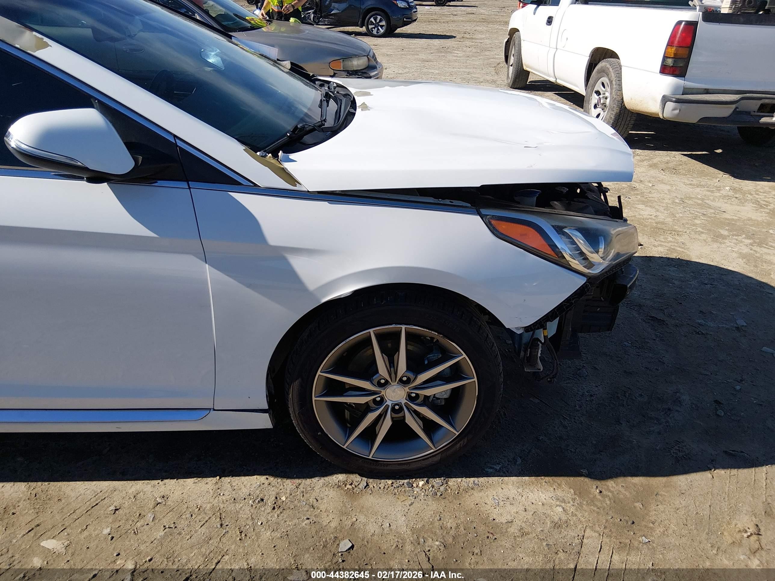 2017 Hyundai Sonata Sport 2.0t White vin: 5NPE34AB4HH465402