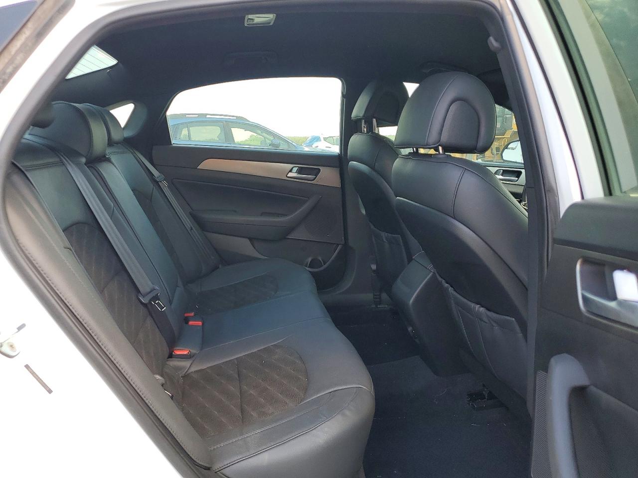 2017 Hyundai Sonata Sport 2.0t White vin: 5NPE34AB4HH571378