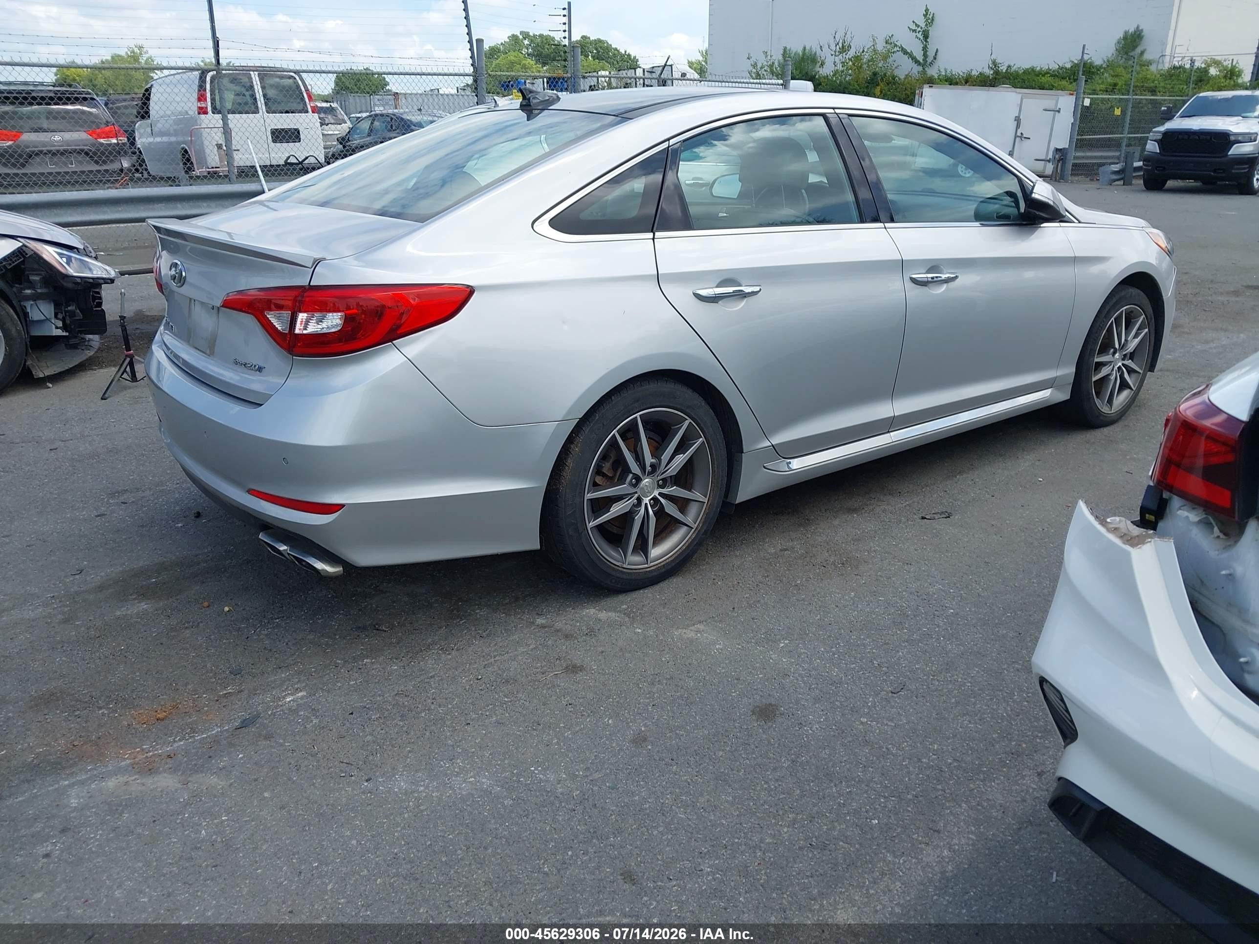 2015 Hyundai Sonata Sport 2.0t Серебряный vin: 5NPE34AB5FH055799