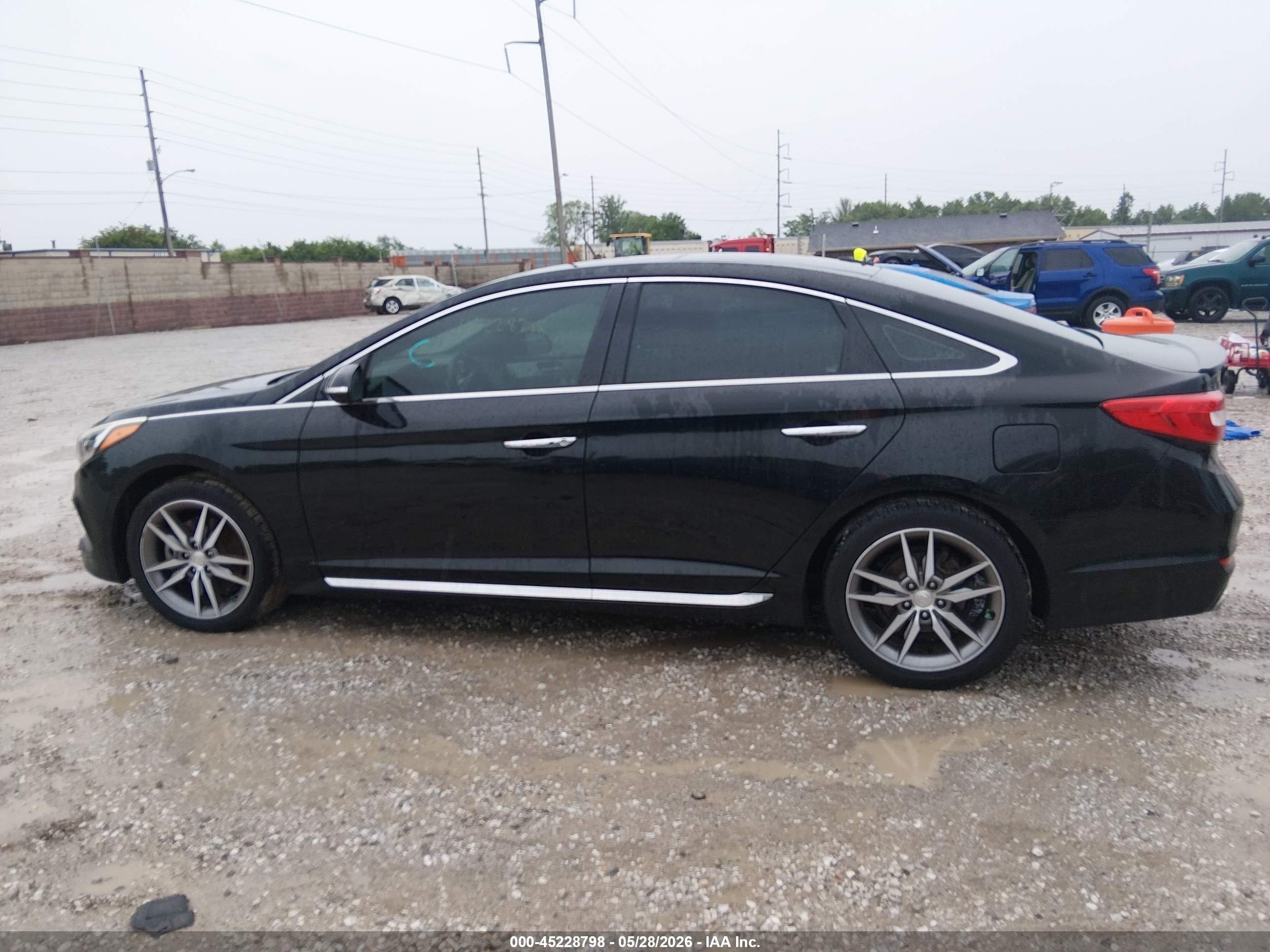 2015 Hyundai Sonata Sport 2.0t Черный vin: 5NPE34AB7FH040608