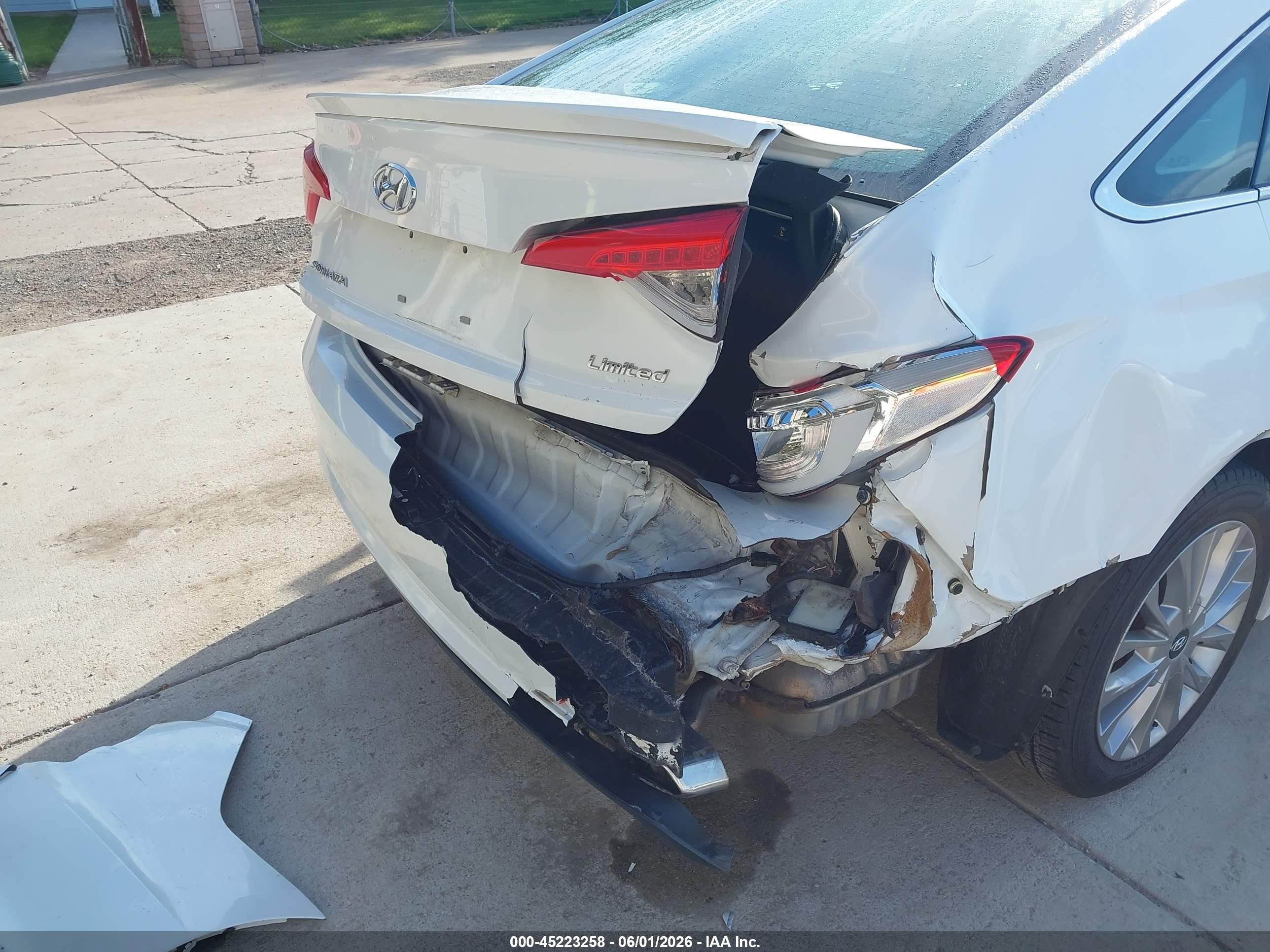 2015 Hyundai Sonata Limited White vin: 5NPE34AF0FH009381
