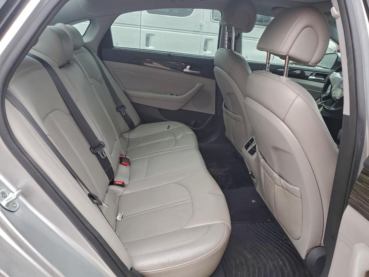 2015 Hyundai Sonata Серебряный vin: 5NPE34AF0FH024057