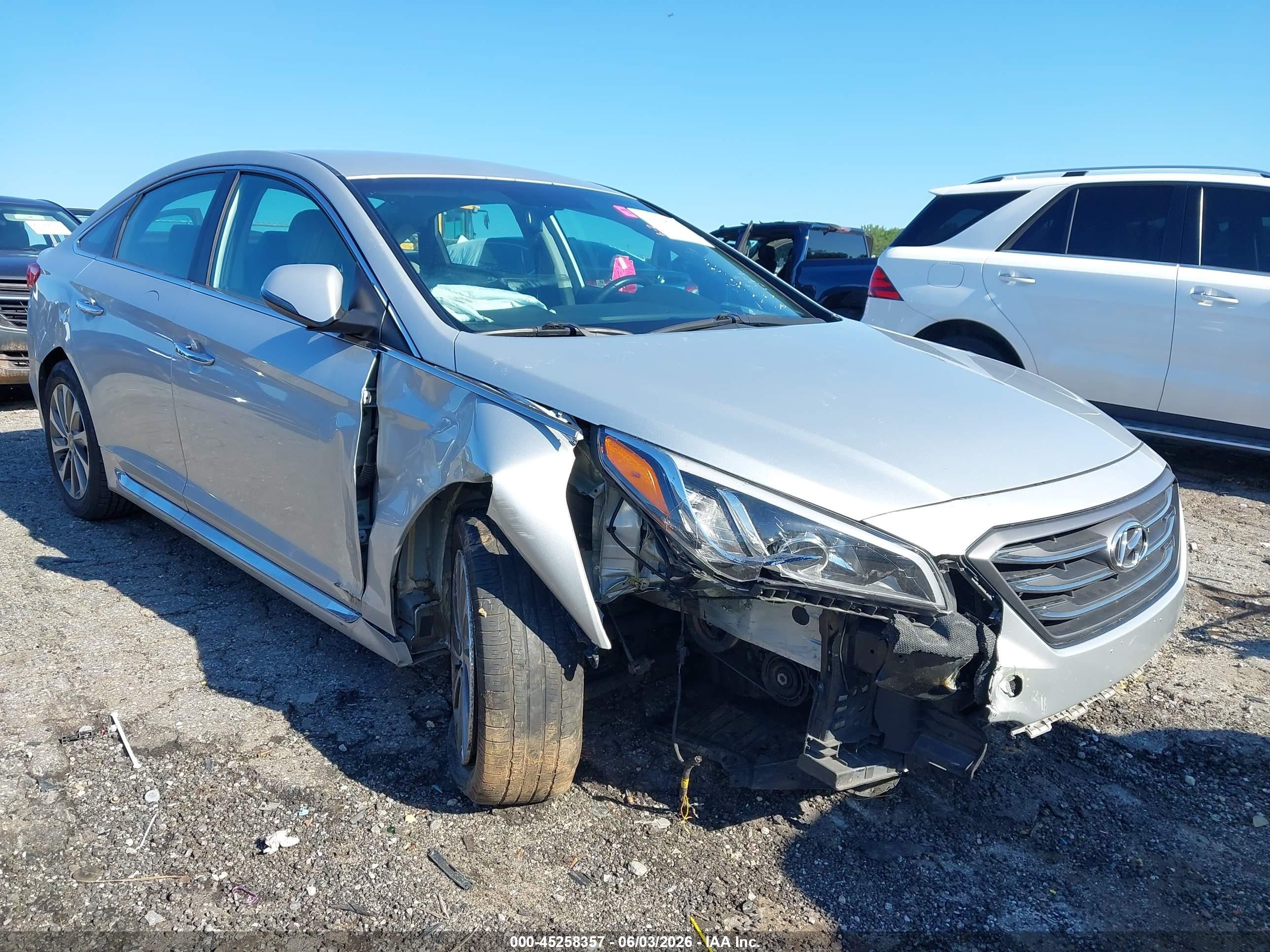 2015 Hyundai Sonata Sport Silver vin: 5NPE34AF0FH100943