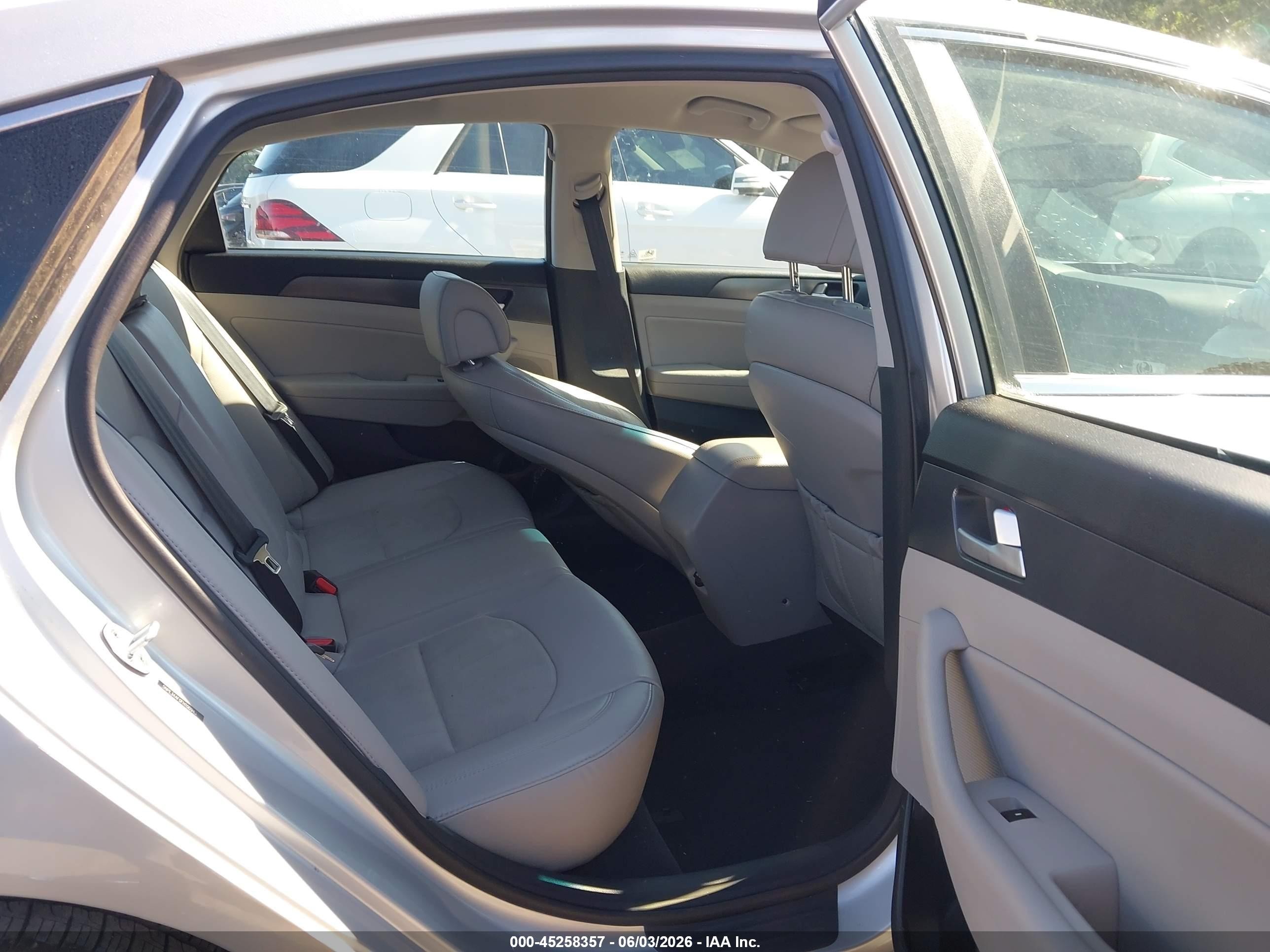 2015 Hyundai Sonata Sport Silver vin: 5NPE34AF0FH100943