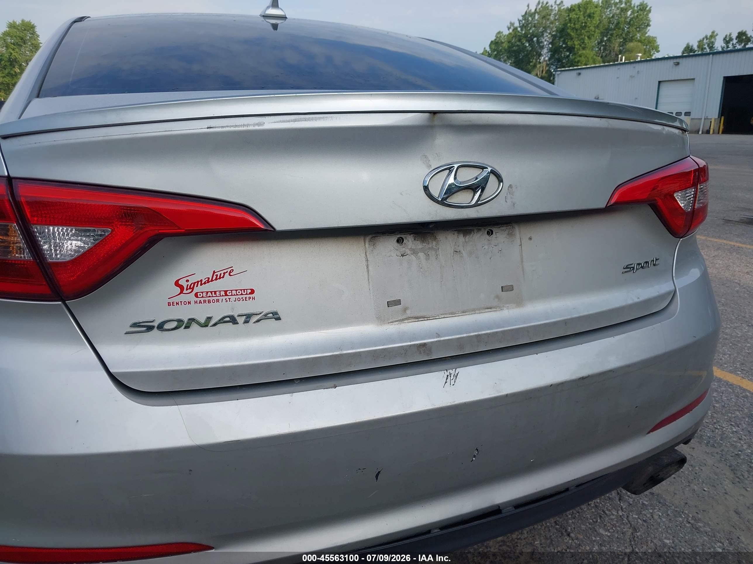 2015 Hyundai Sonata Sport Silver vin: 5NPE34AF0FH119024