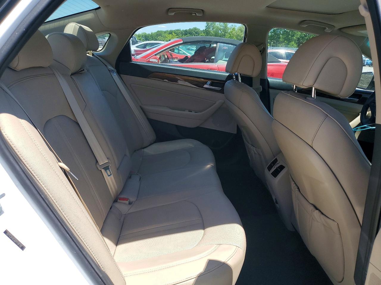 2016 Hyundai Sonata White vin: 5NPE34AF0GH418790