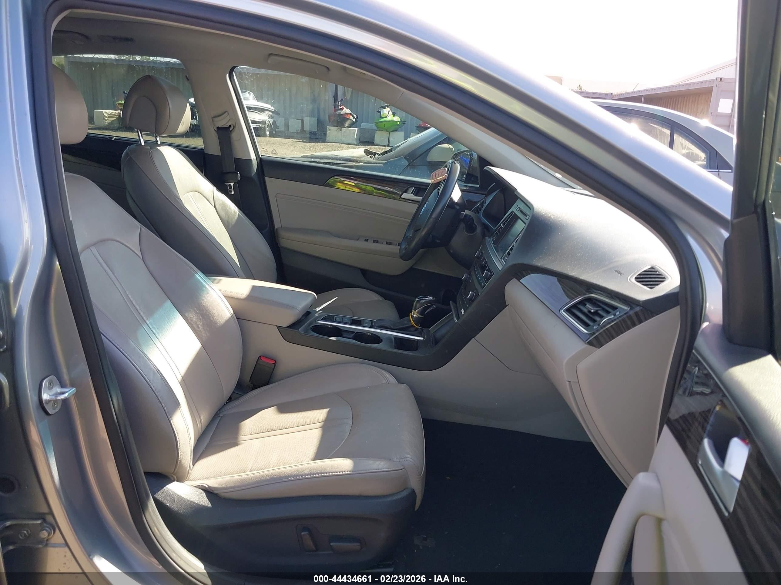 2015 Hyundai Sonata Limited Silver vin: 5NPE34AF1FH104905