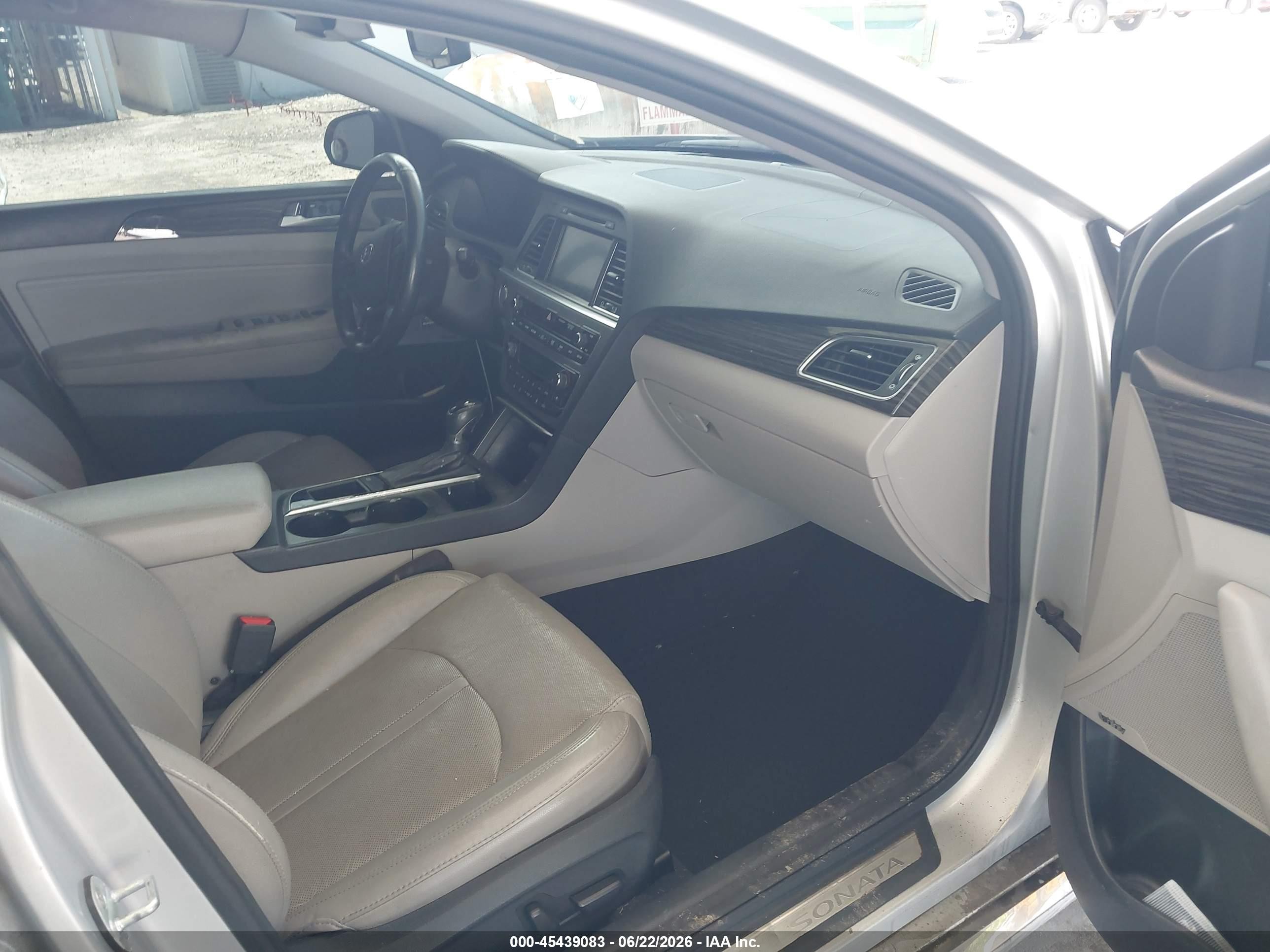 2015 Hyundai Sonata Limited Silver vin: 5NPE34AF1FH137550