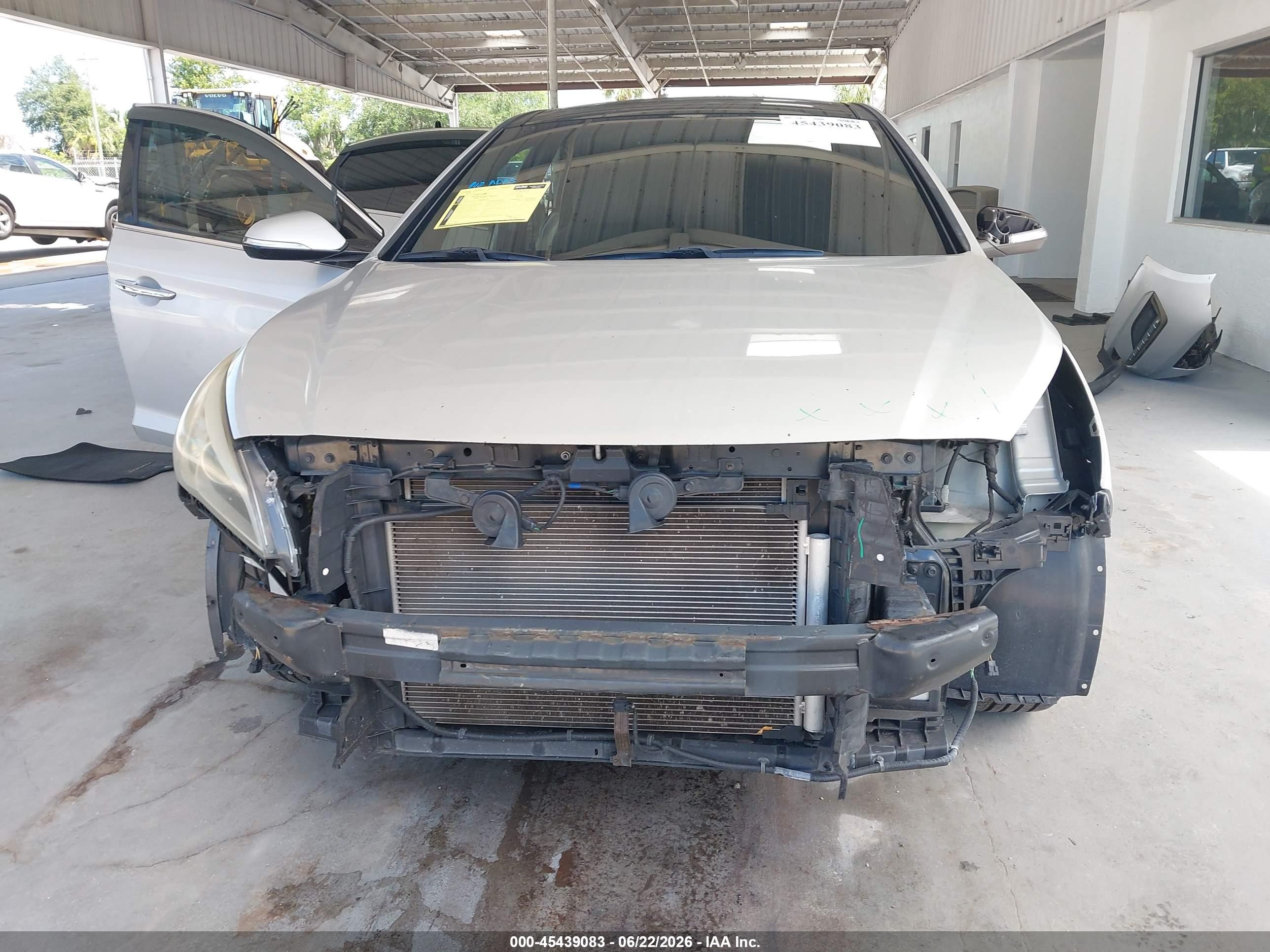 2015 Hyundai Sonata Limited Silver vin: 5NPE34AF1FH137550