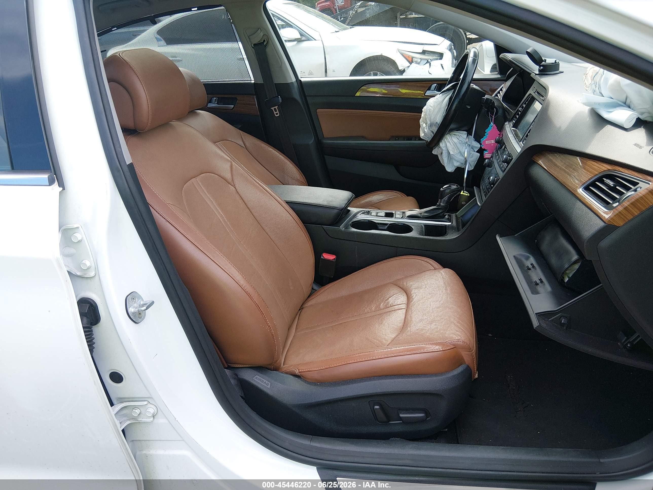 2015 Hyundai Sonata Limited White vin: 5NPE34AF1FH150170