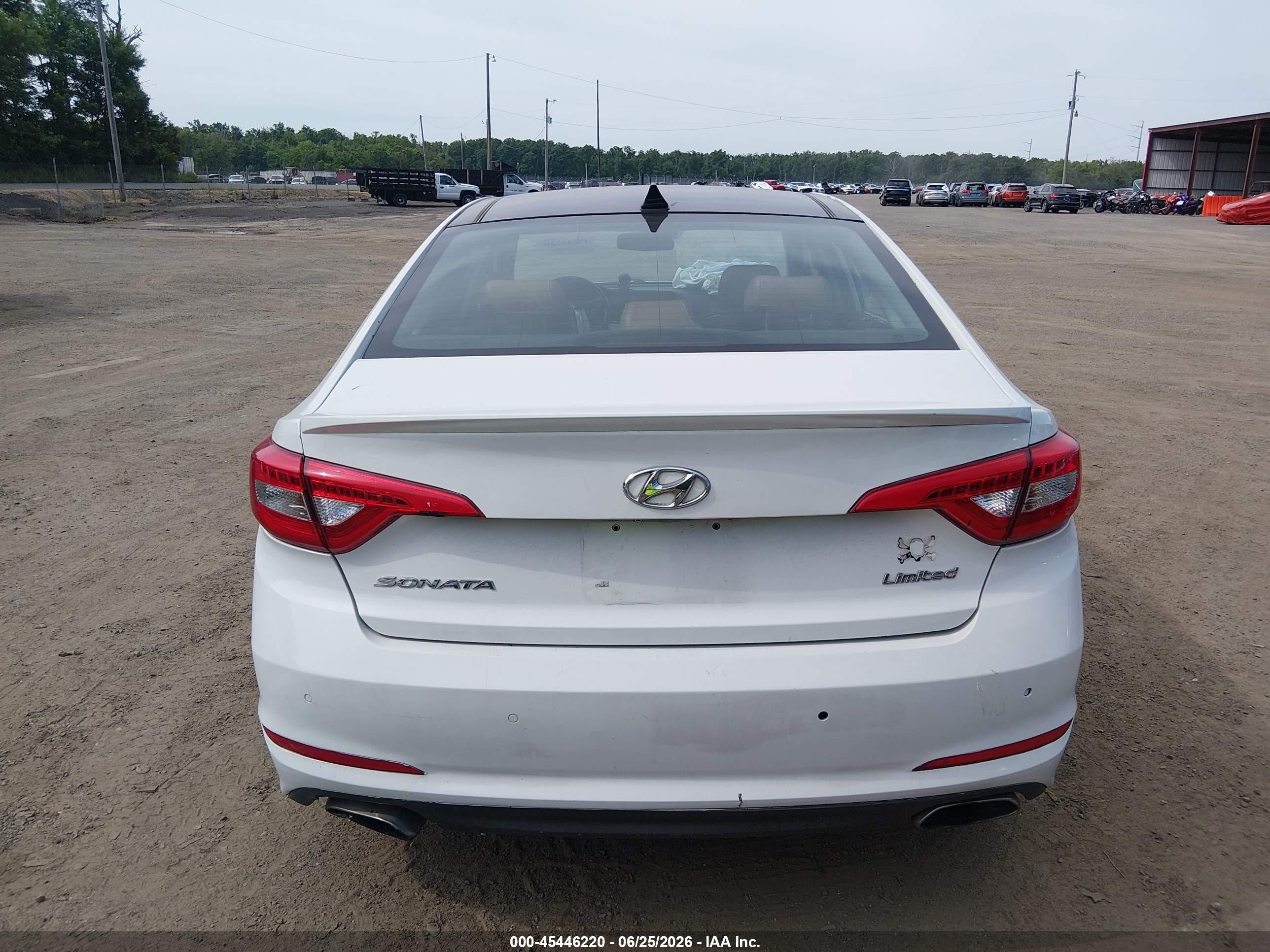 2015 Hyundai Sonata Limited White vin: 5NPE34AF1FH150170