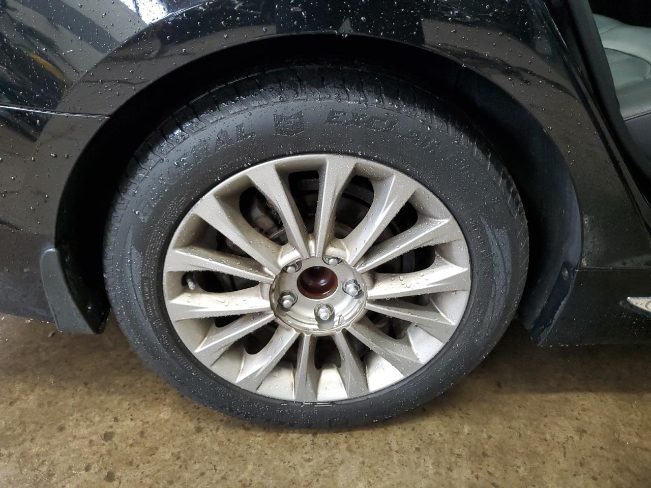 2015 Hyundai Sonata Limited Black vin: 5NPE34AF1FH199952 Damage: Right Rear Wheel, Curb Rash, 7 To 8 Inches