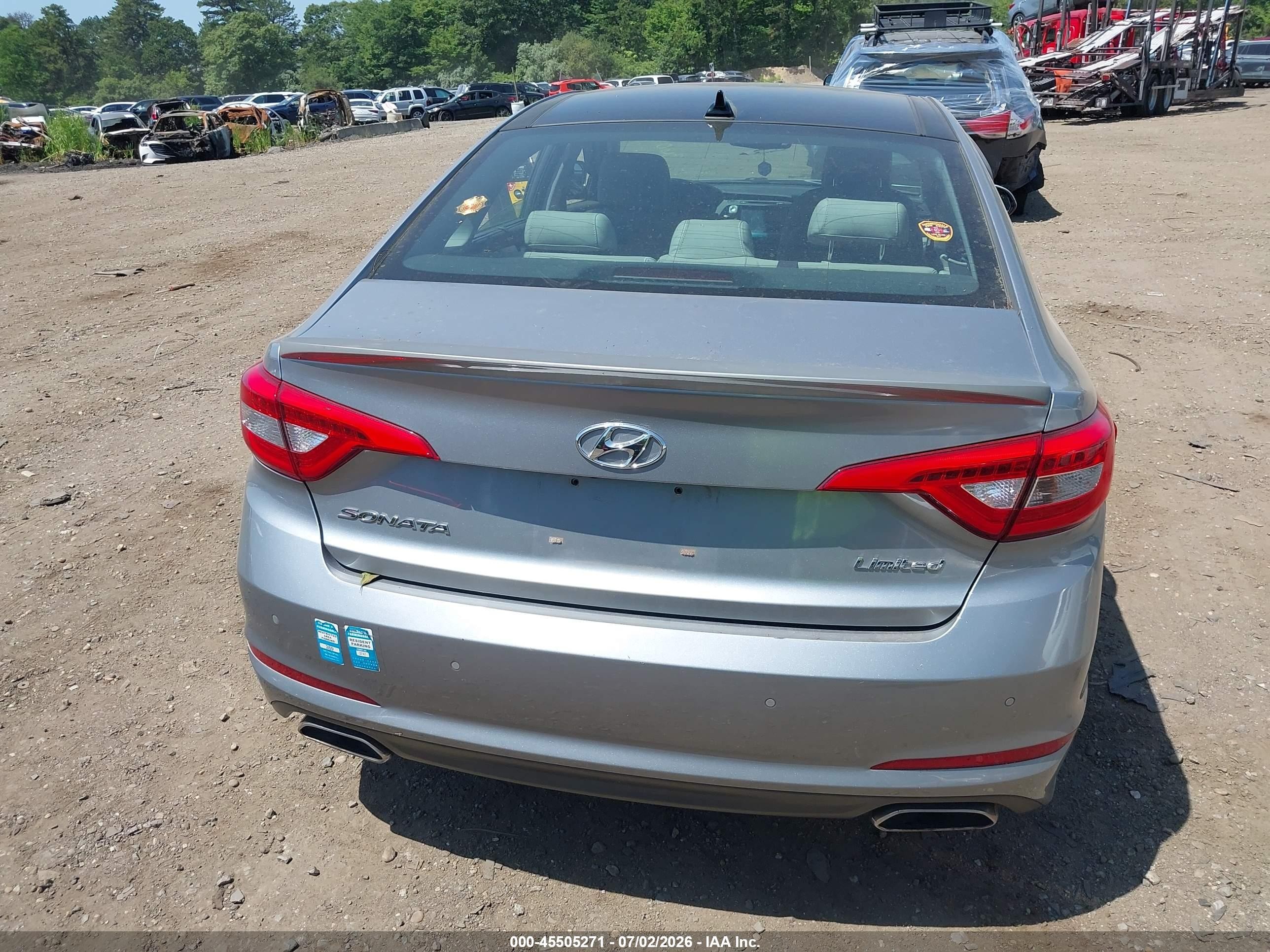 2015 Hyundai Sonata Limited Silver vin: 5NPE34AF2FH028157