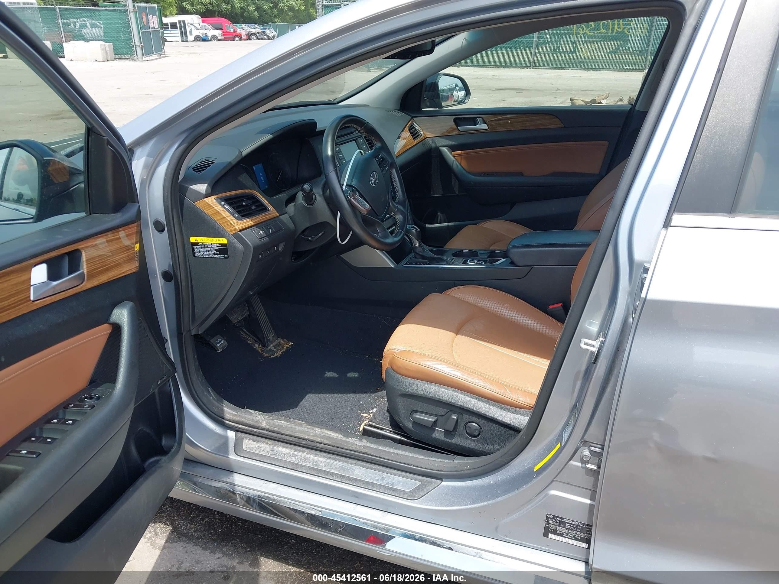 2015 Hyundai Sonata Limited Silver vin: 5NPE34AF2FH037599