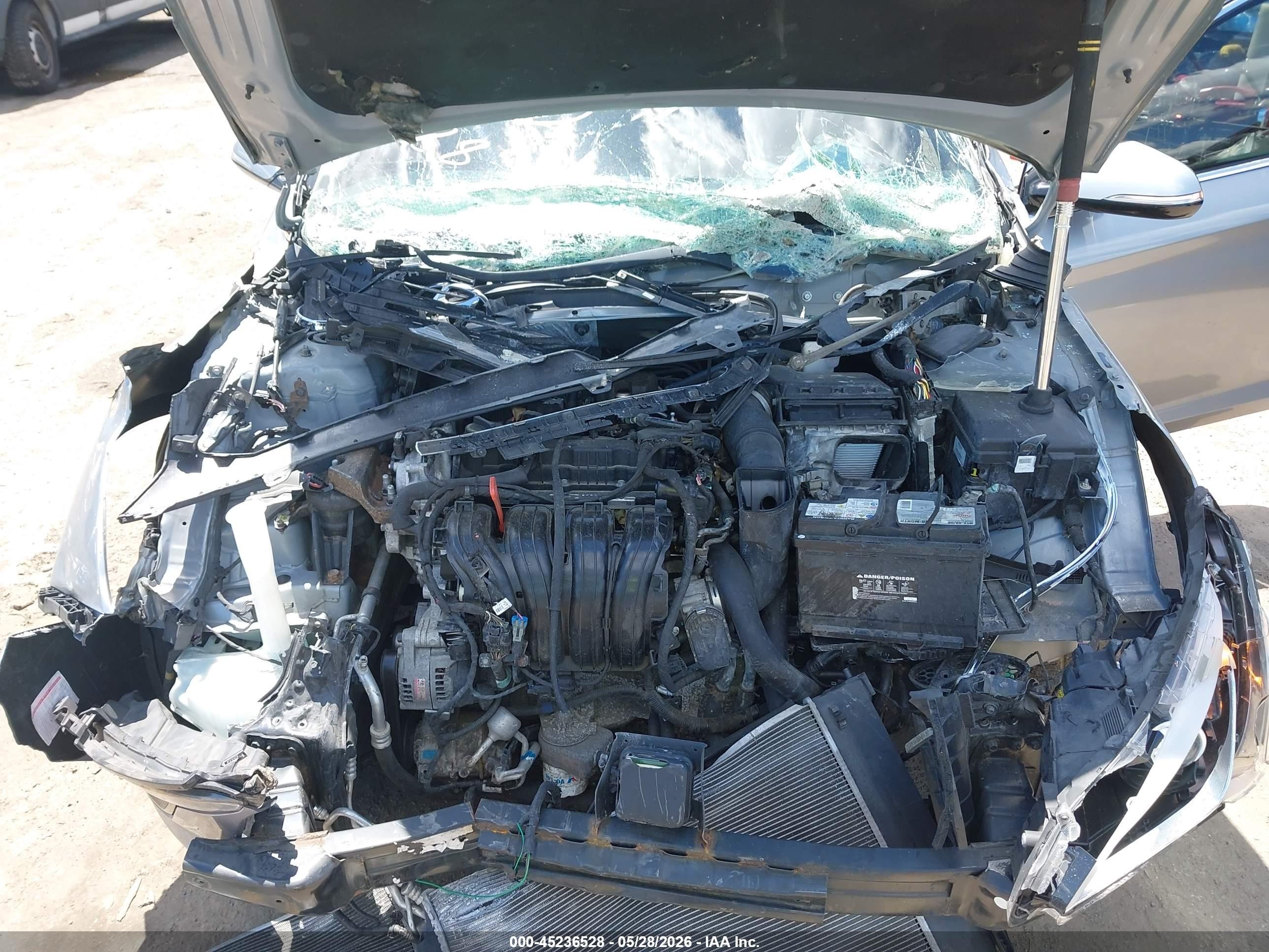 2015 Hyundai Sonata Limited Silver vin: 5NPE34AF3FH052175