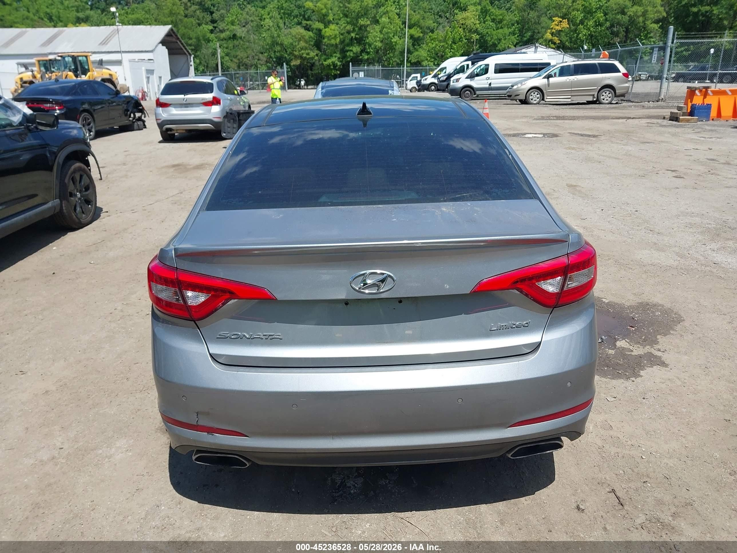 2015 Hyundai Sonata Limited Silver vin: 5NPE34AF3FH052175