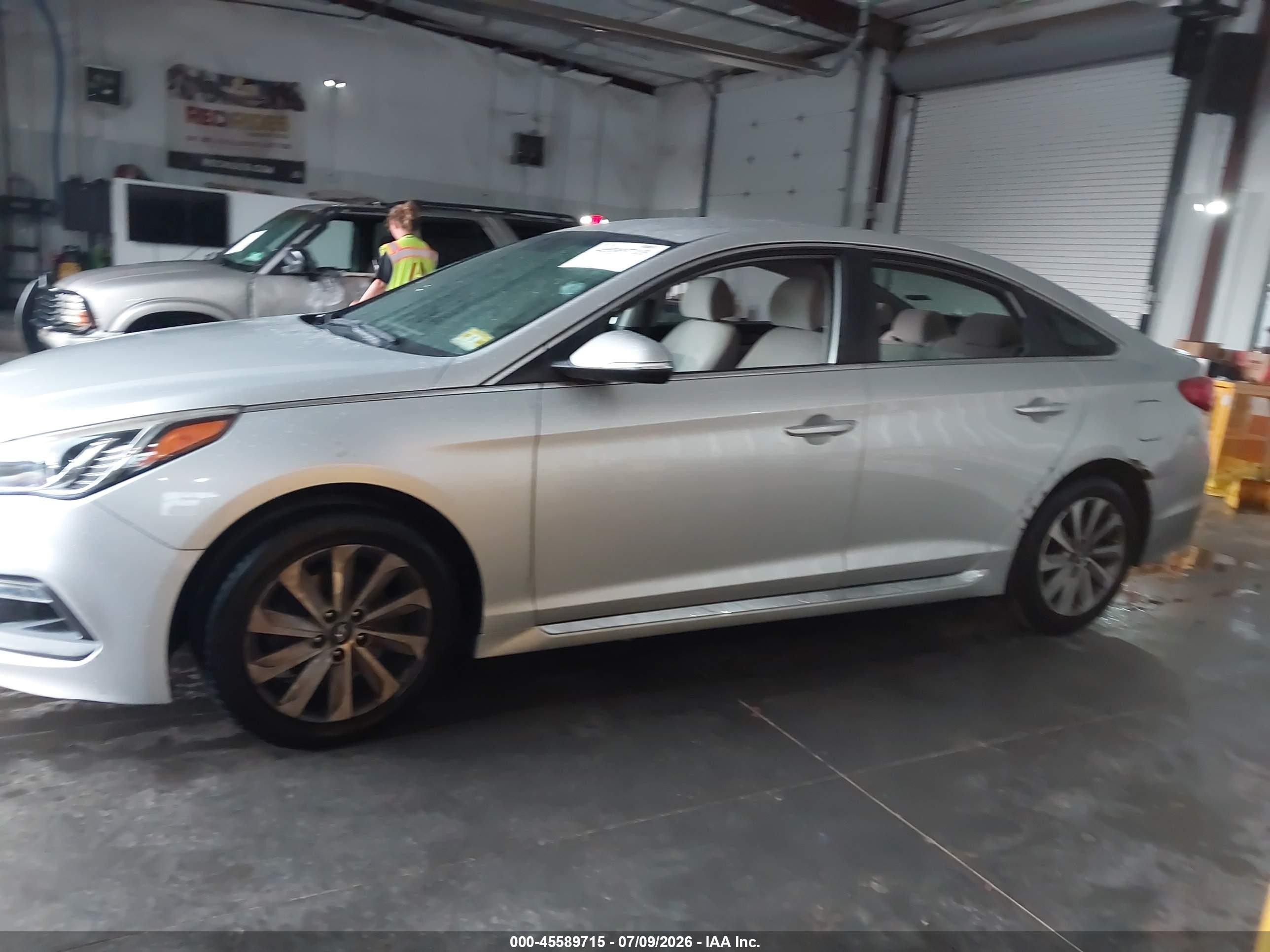 2015 Hyundai Sonata Sport Silver vin: 5NPE34AF3FH076704